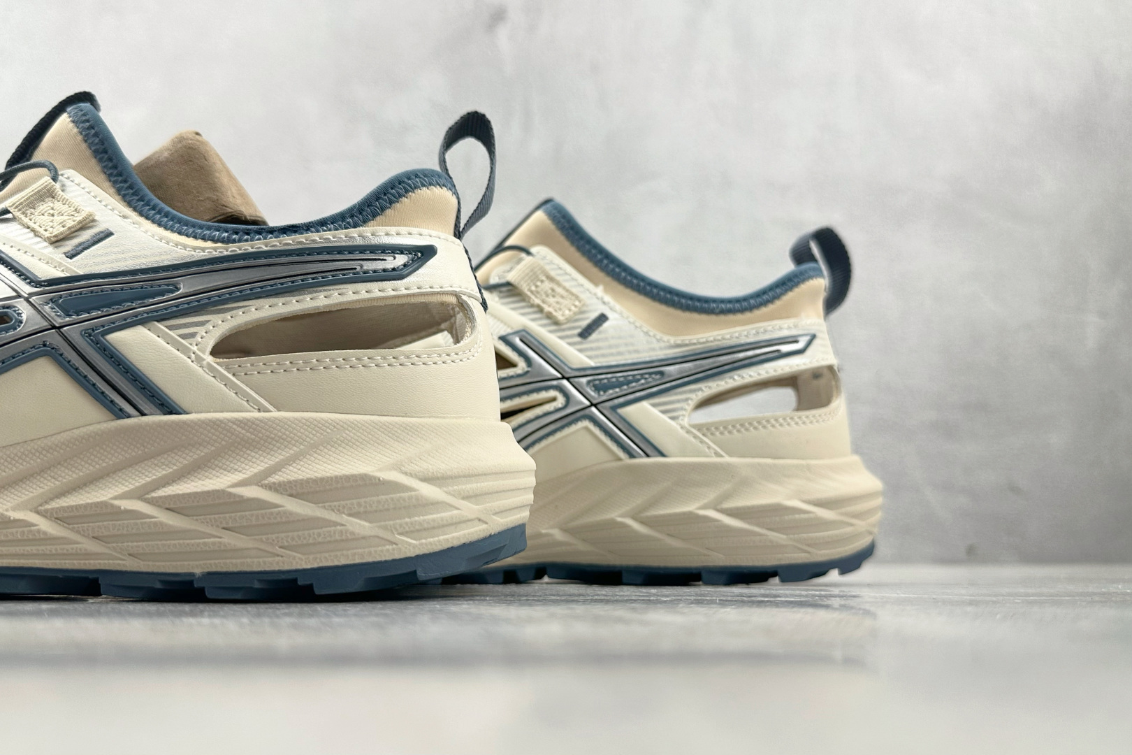 品质升级 Asics Gel-Sonoma 白蓝 1203A670-200