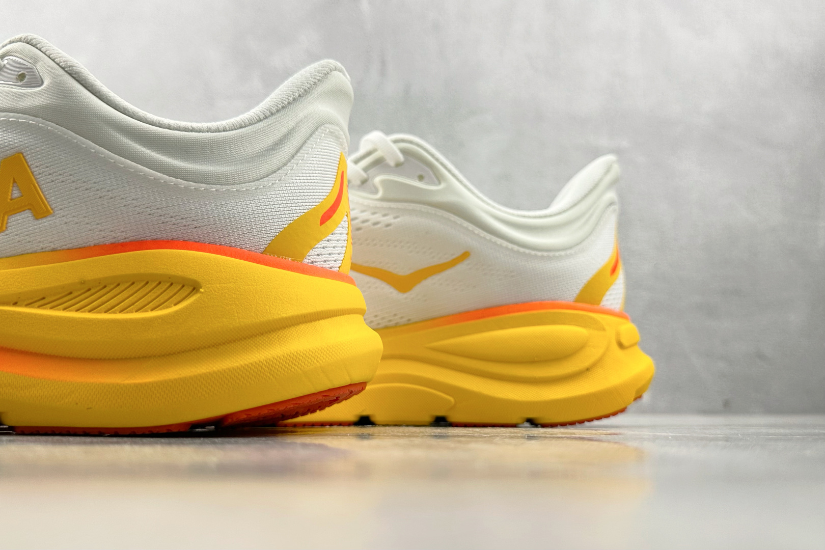 HOKA ONE ONE Bondi 9白橙 1162012-FNF