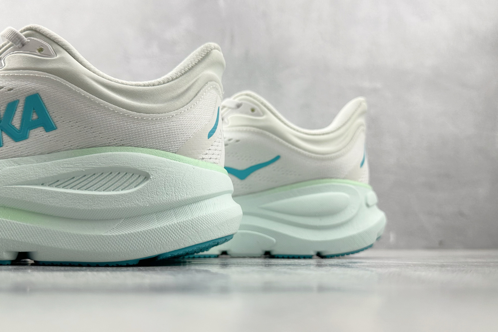 HOKA ONE ONE Bondi 9 白色 1162012-FTCL