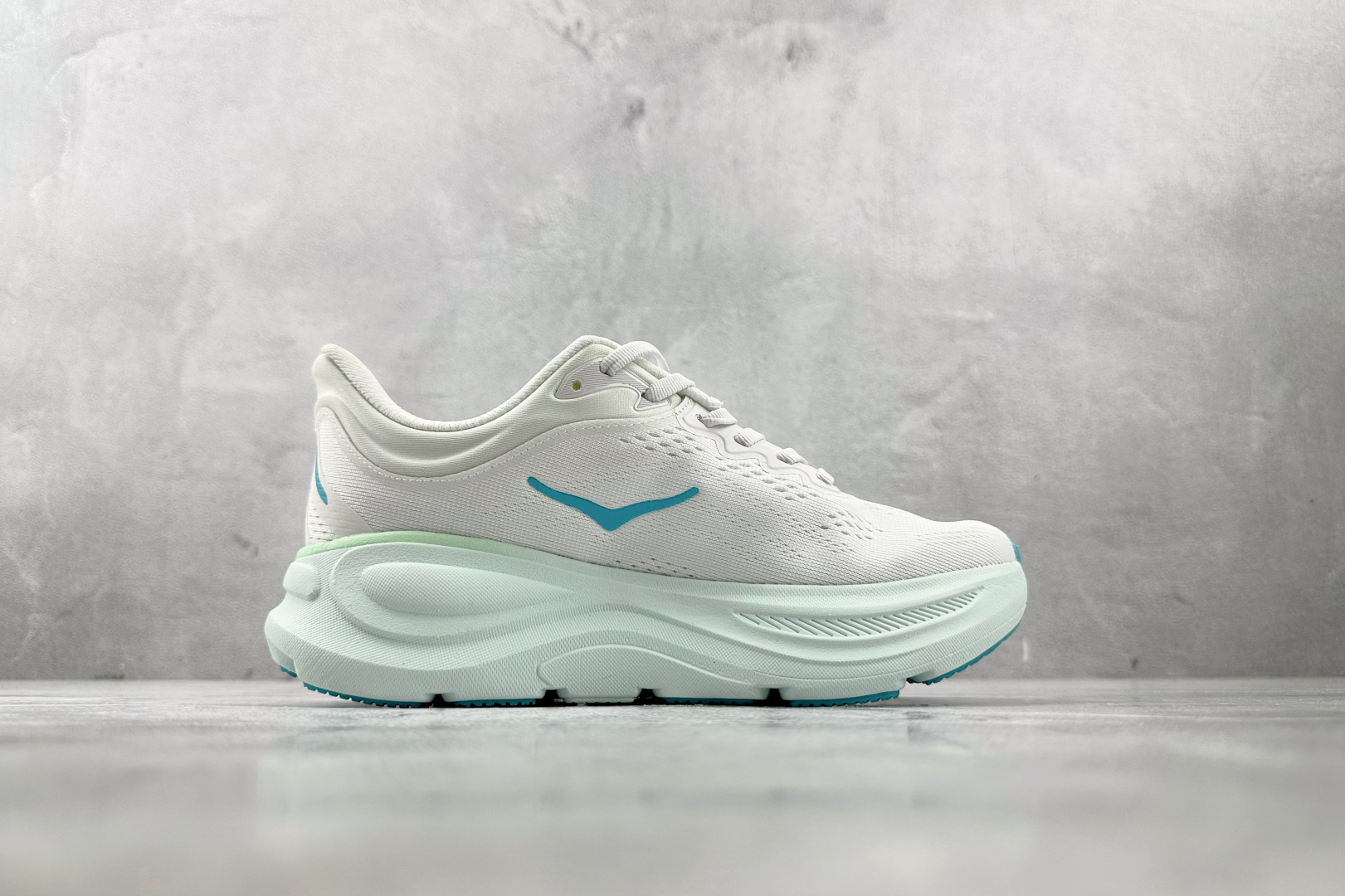 HOKA ONE ONE Bondi 9 白色 1162012-FTCL