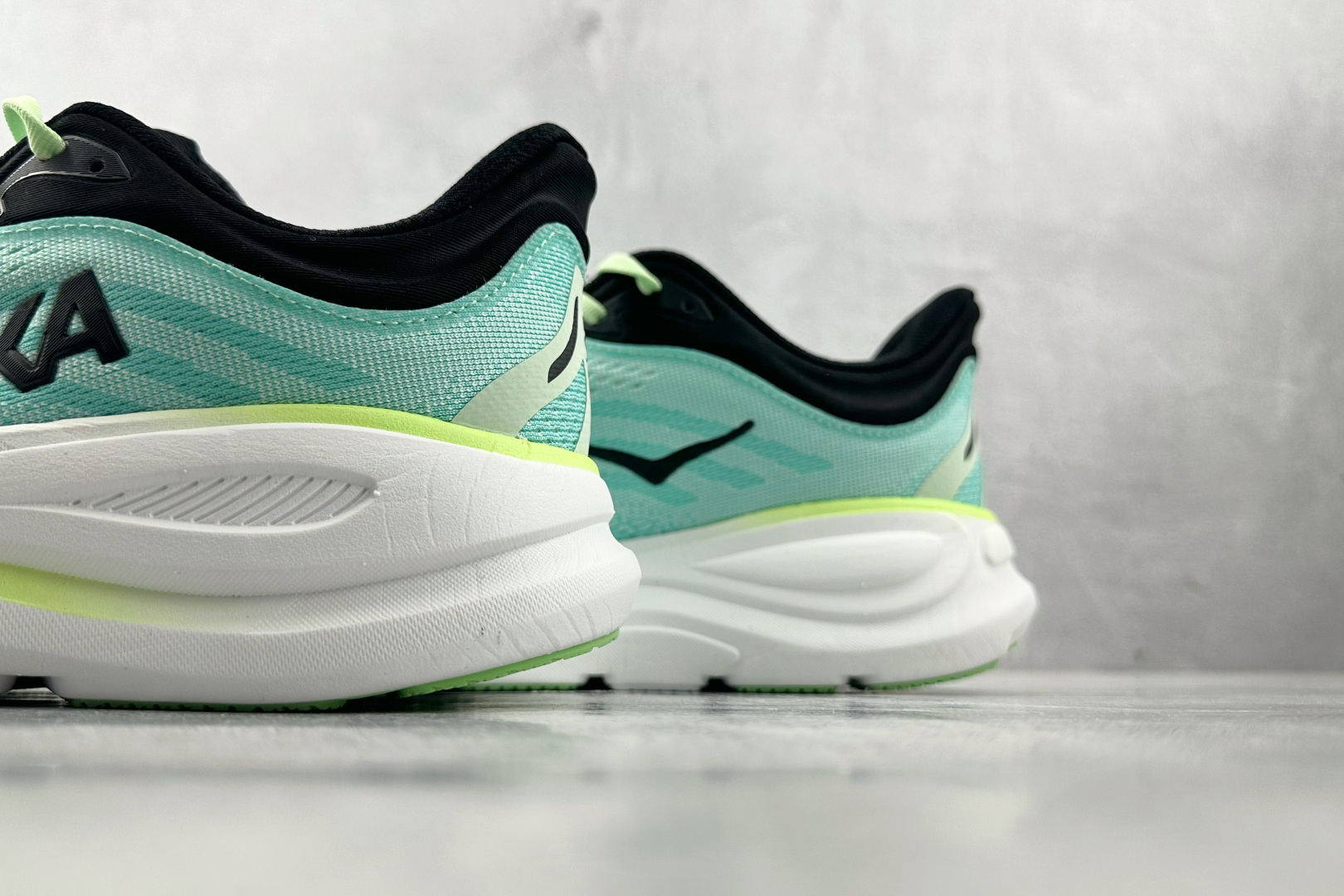 HOKA ONE ONE Bondi 9 蓝白色 1162011-LNMT