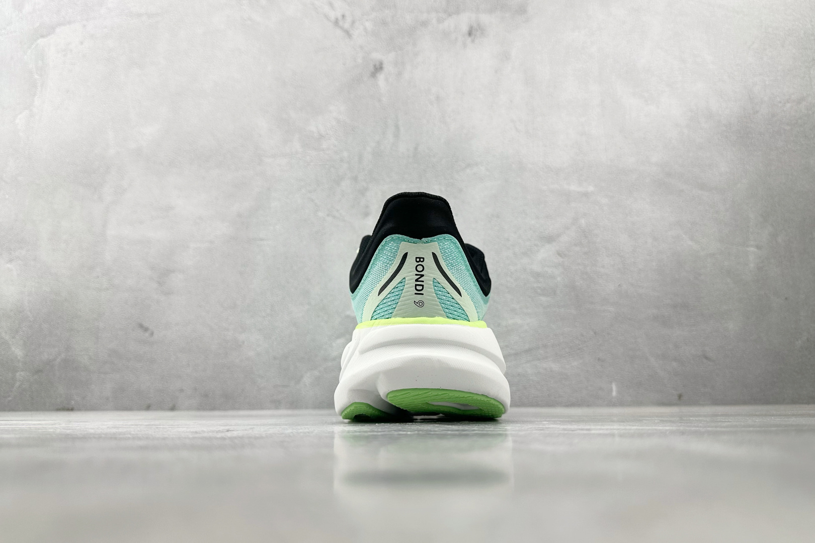 HOKA ONE ONE Bondi 9 蓝白色 1162011-LNMT