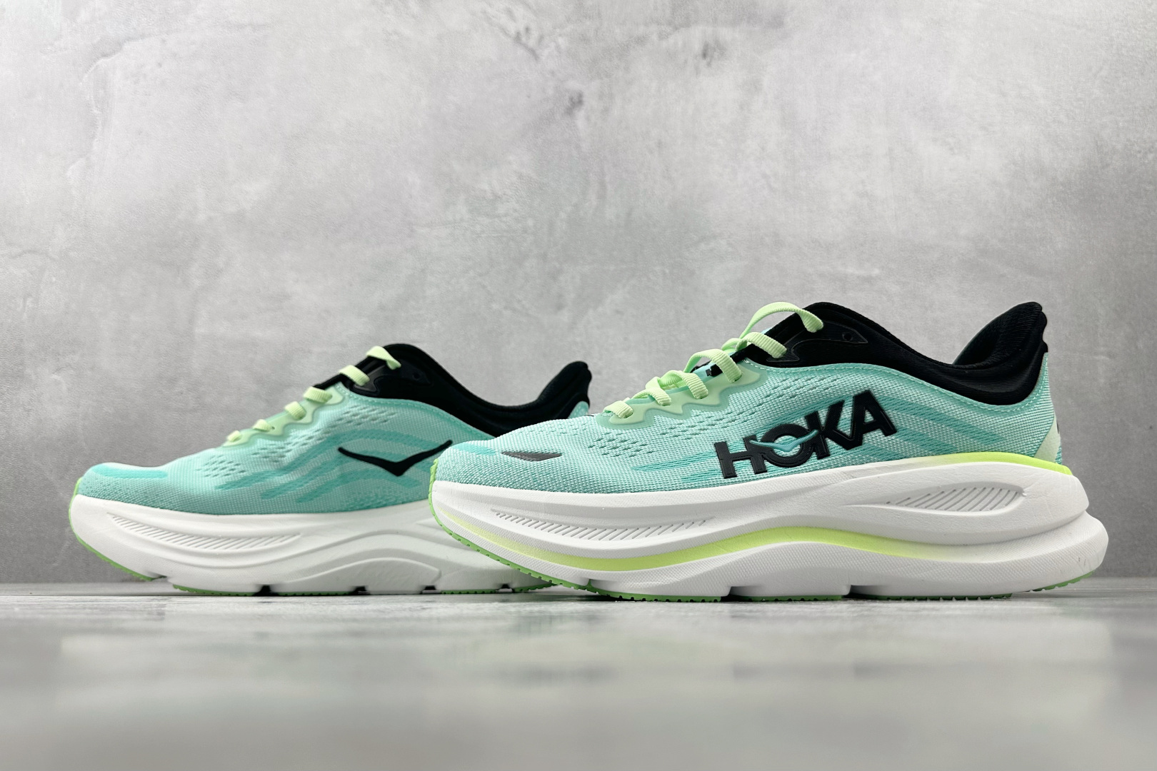 HOKA ONE ONE Bondi 9 蓝白色 1162011-LNMT