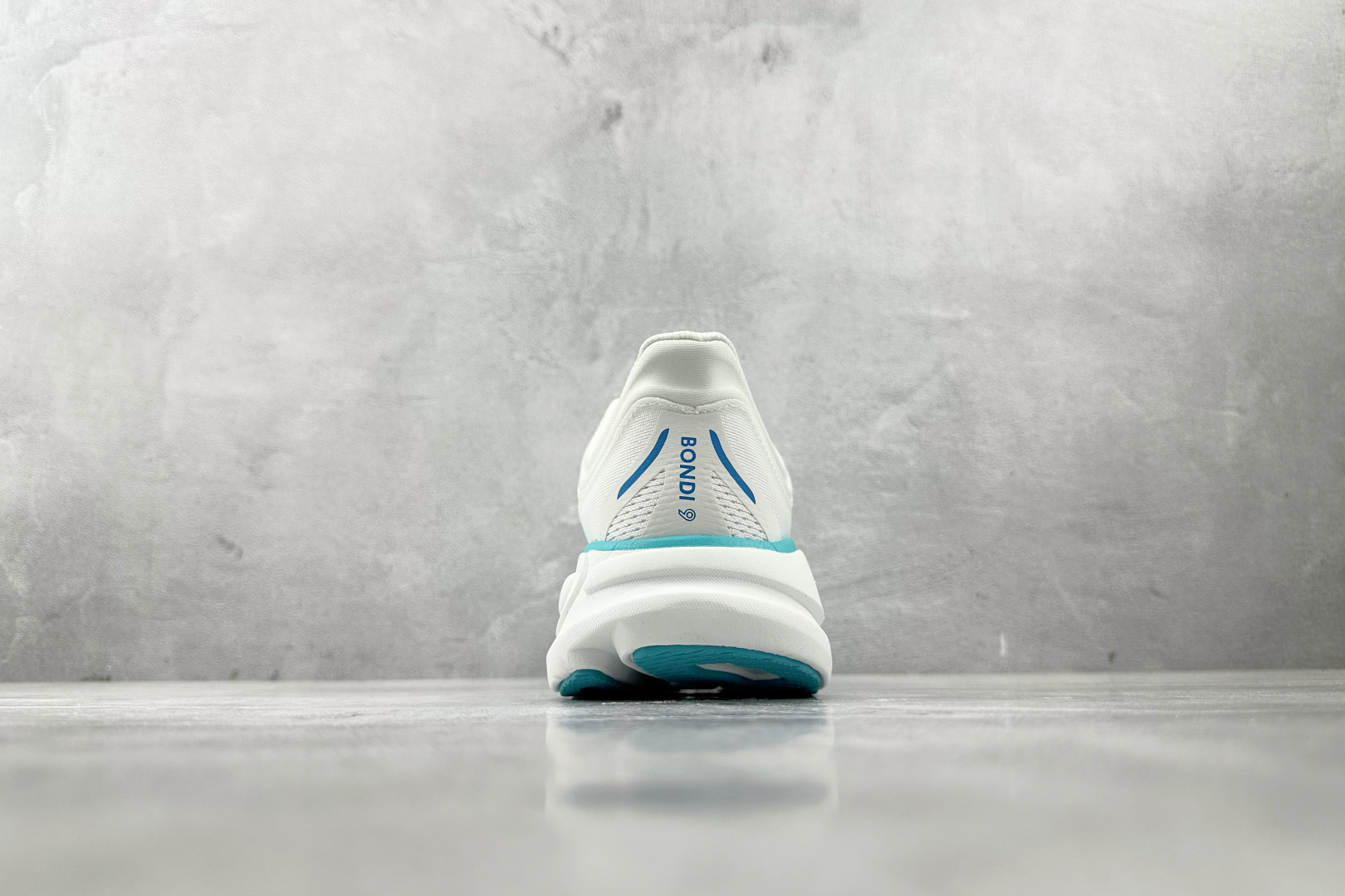 HOKA ONE ONE Bondi 9 白色 1162011
