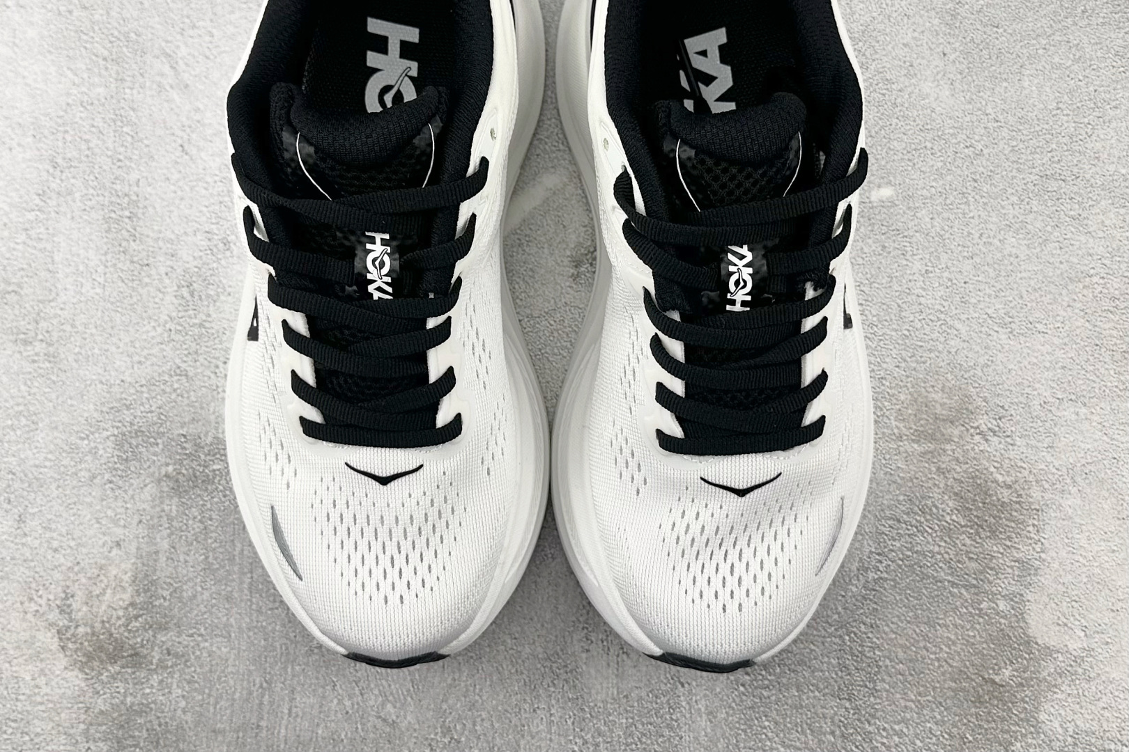 HOKA ONE ONE Bondi 9 白黑色 1162011-WBLC