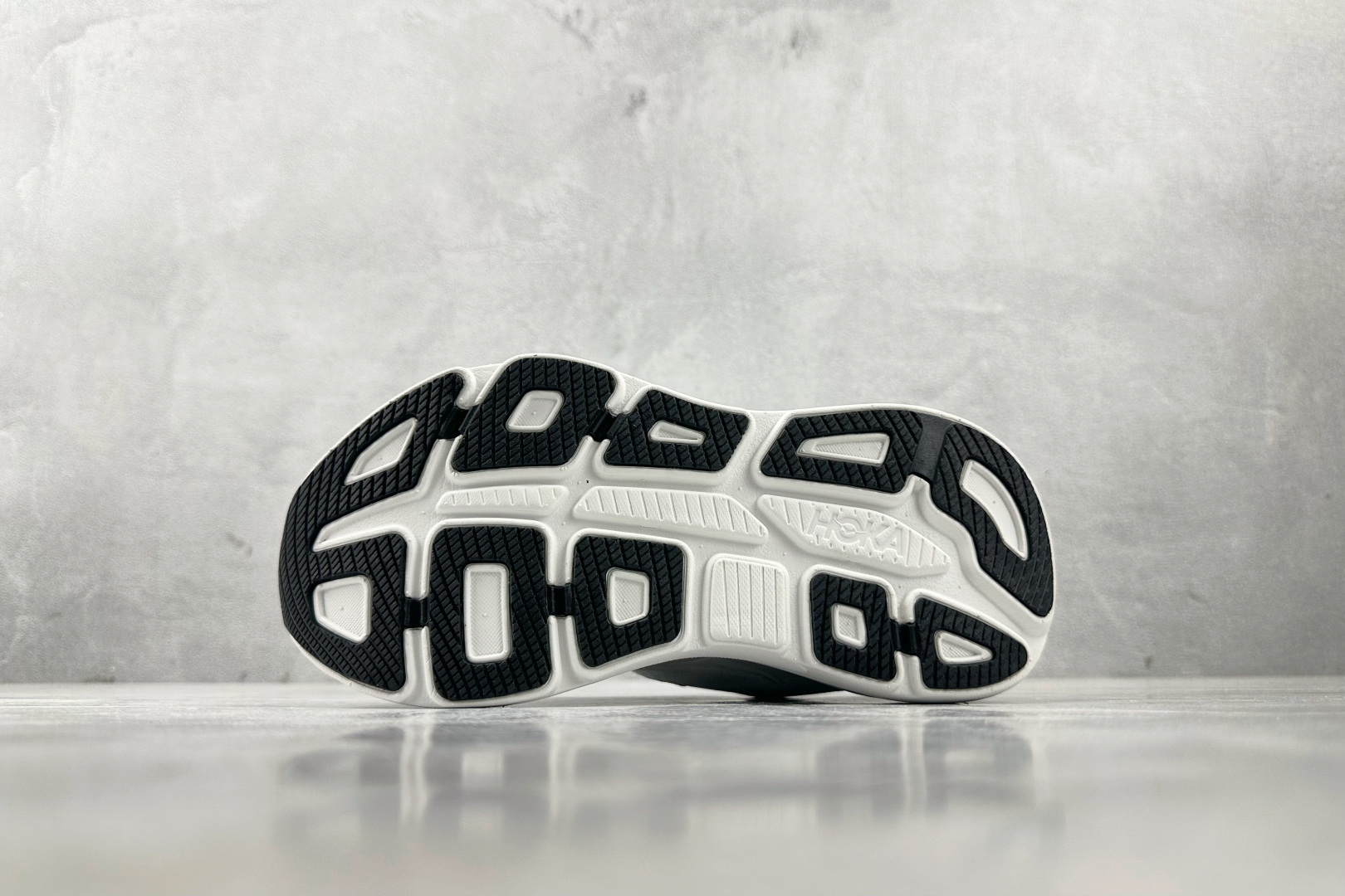 HOKA ONE ONE Bondi 9 白黑色 1162011-WBLC