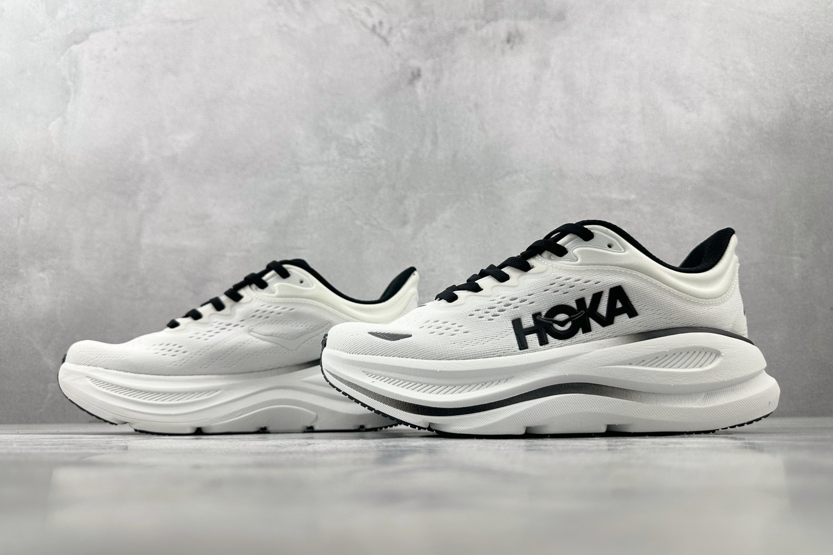 HOKA ONE ONE Bondi 9 白黑色 1162011-WBLC