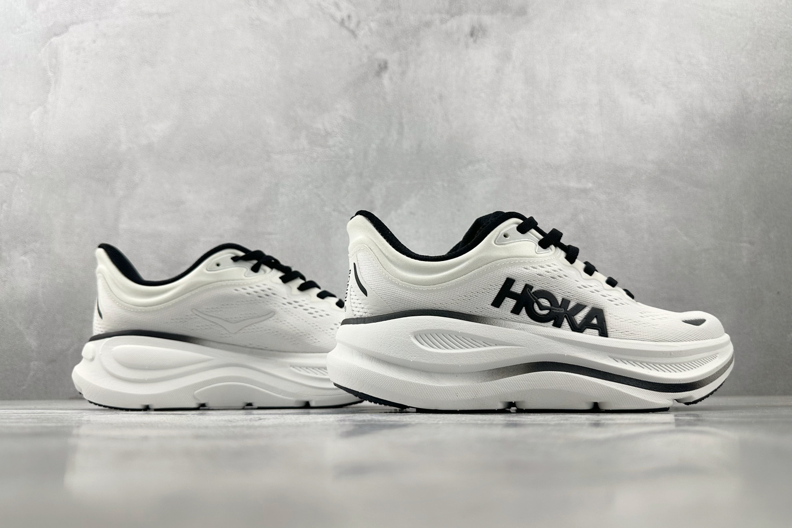 HOKA ONE ONE Bondi 9 白黑色 1162011-WBLC