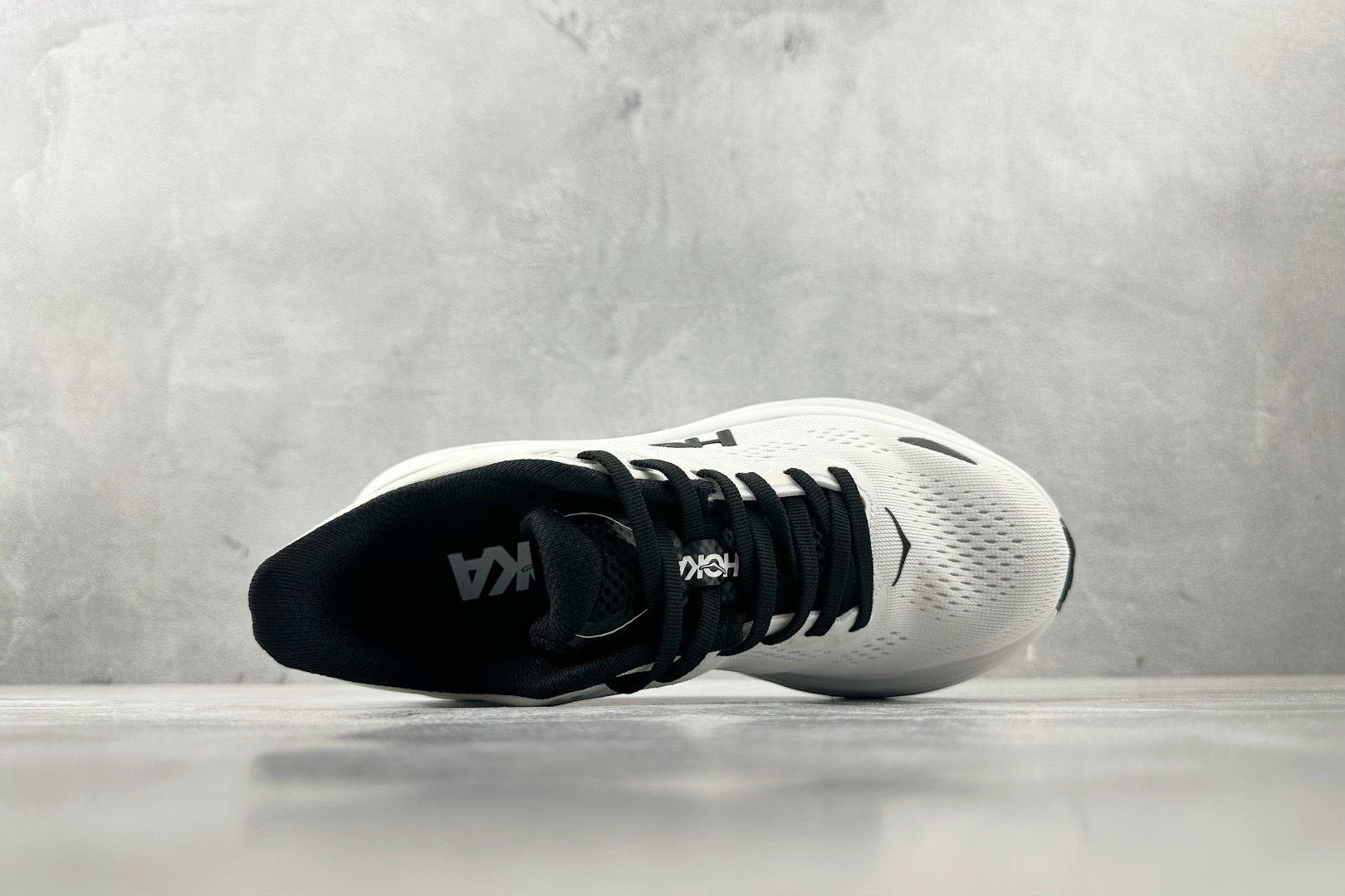 HOKA ONE ONE Bondi 9 白黑色 1162011-WBLC