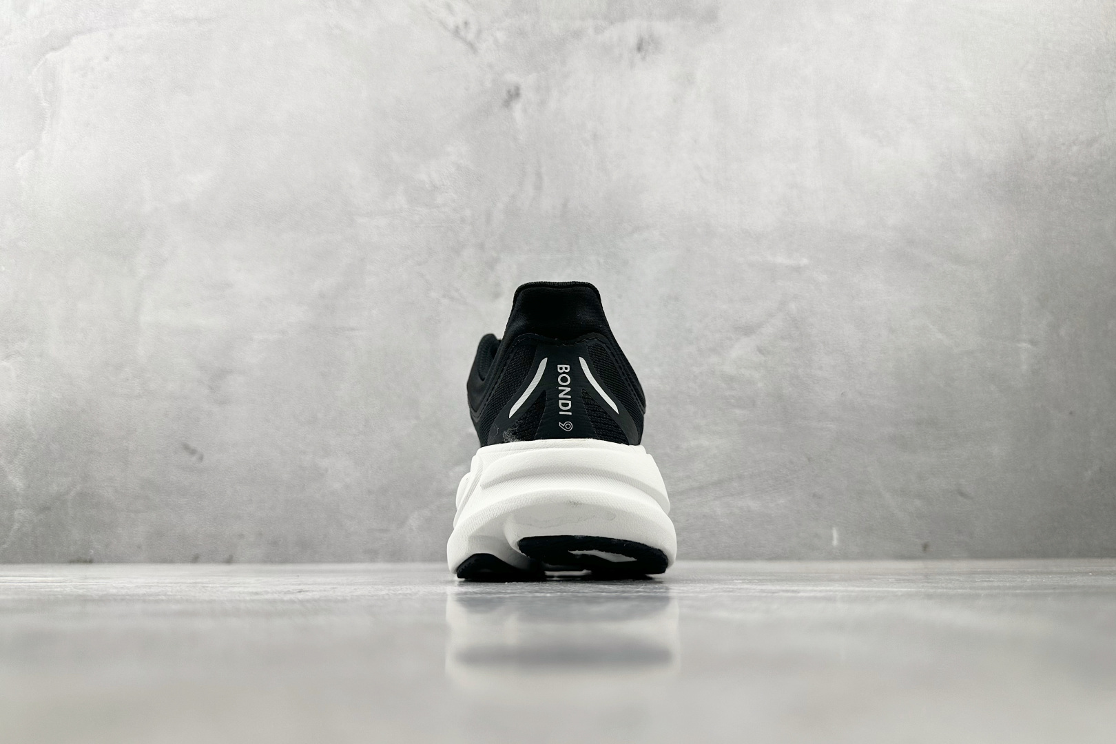 HOKA ONE ONE Bondi 9 黑色 1162012-BWHT