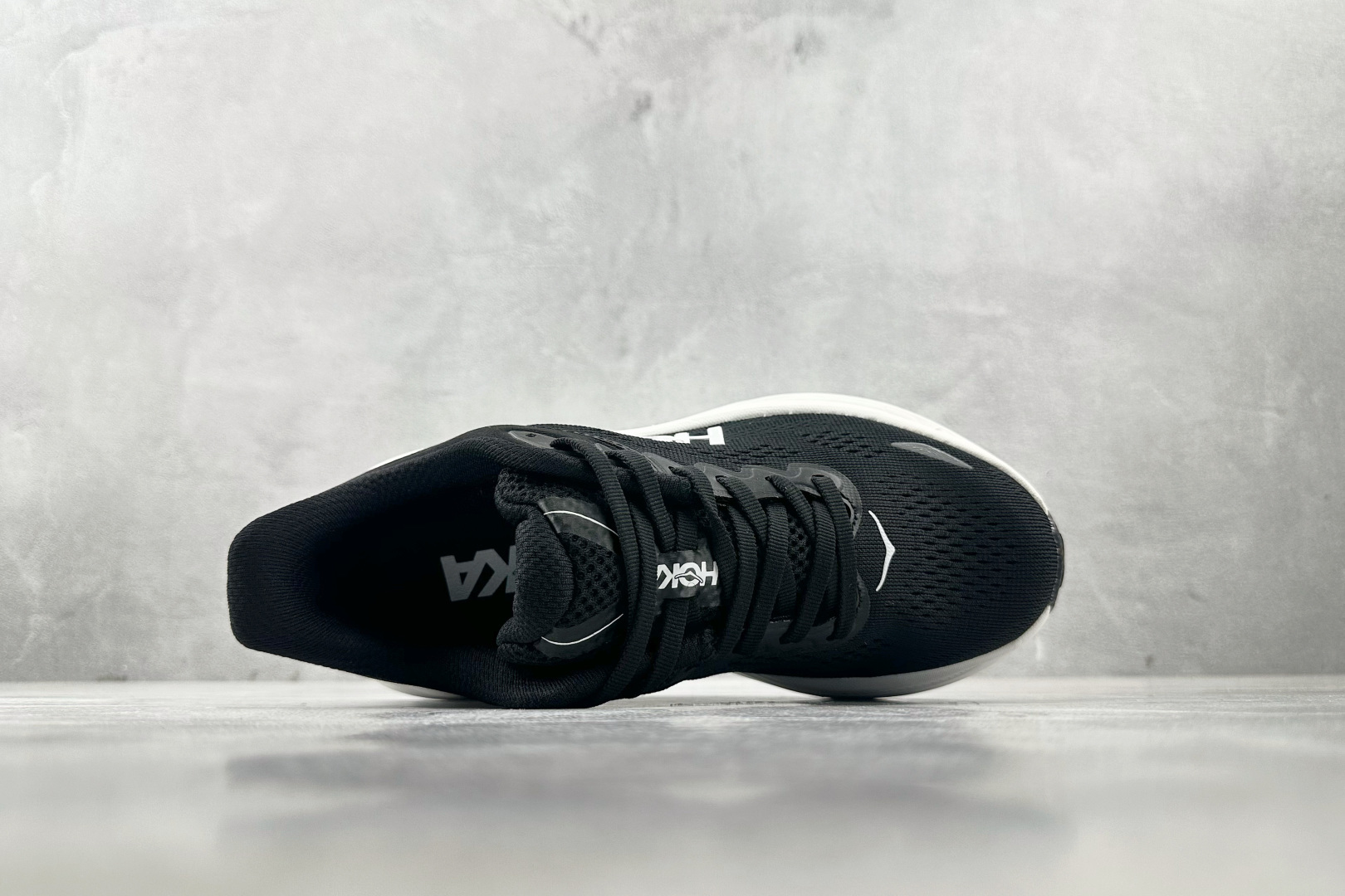 HOKA ONE ONE Bondi 9 黑色 1162012-BWHT