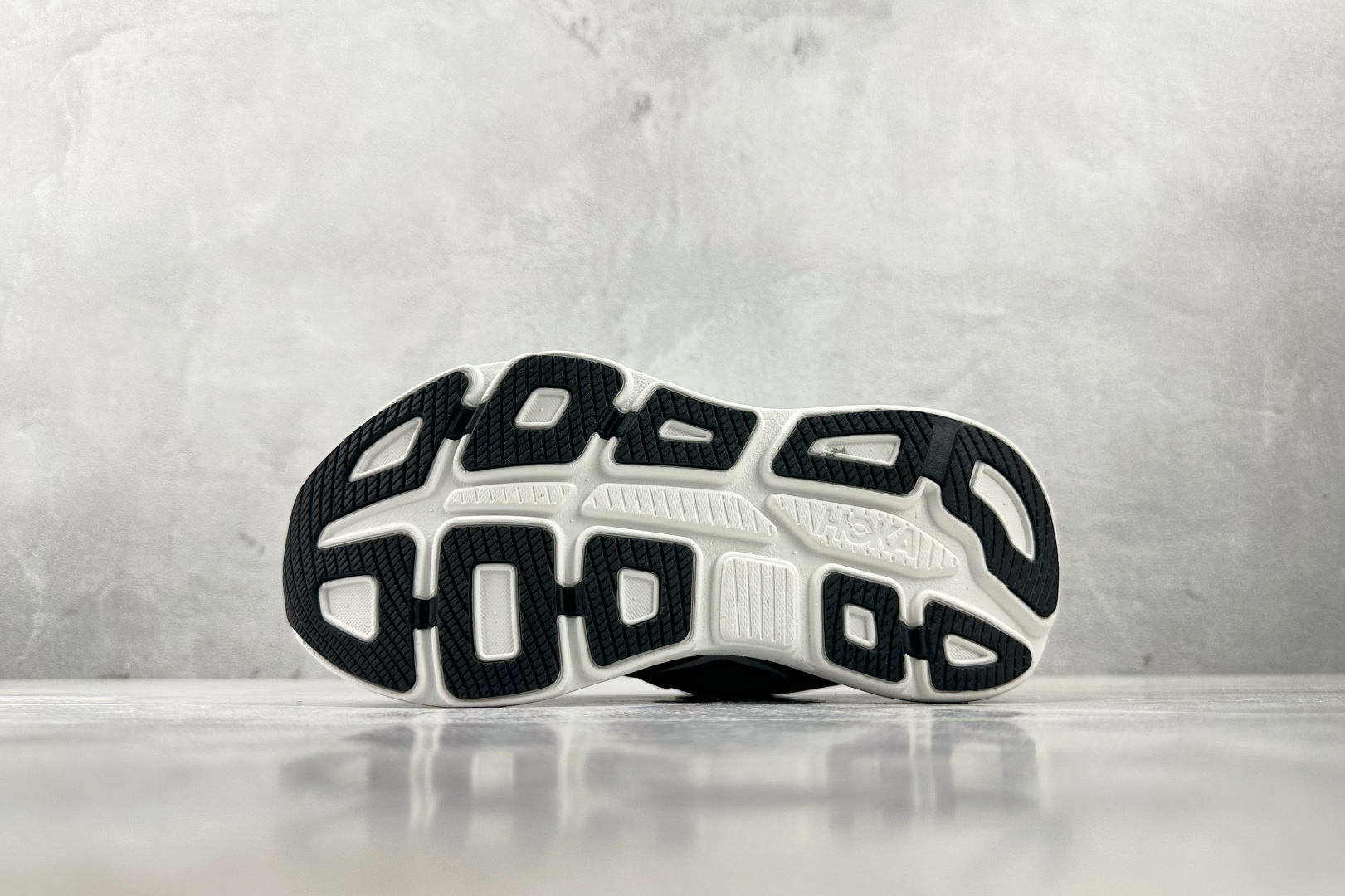 HOKA ONE ONE Bondi 9 黑色 1162012-BWHT