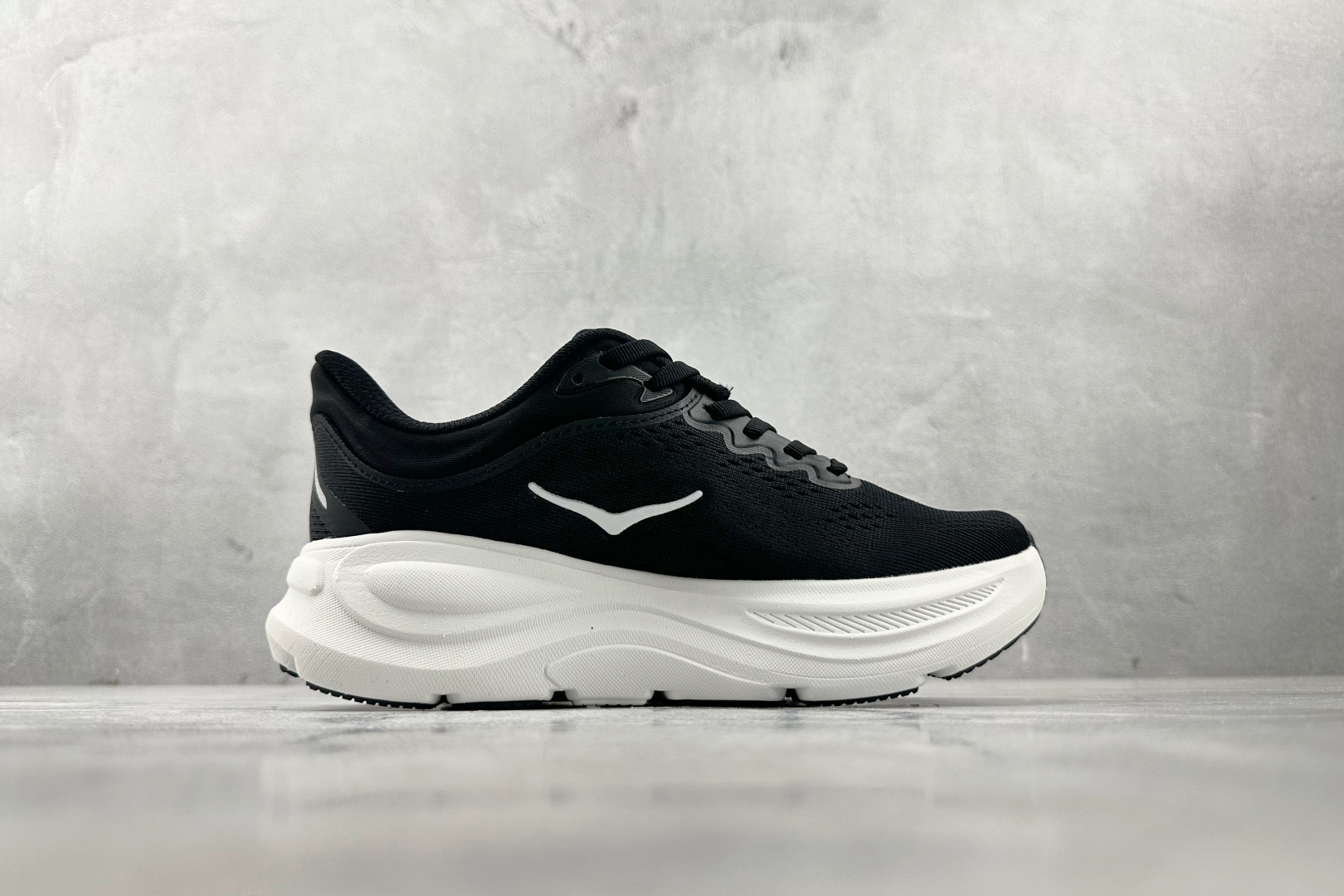 HOKA ONE ONE Bondi 9 黑色 1162012-BWHT