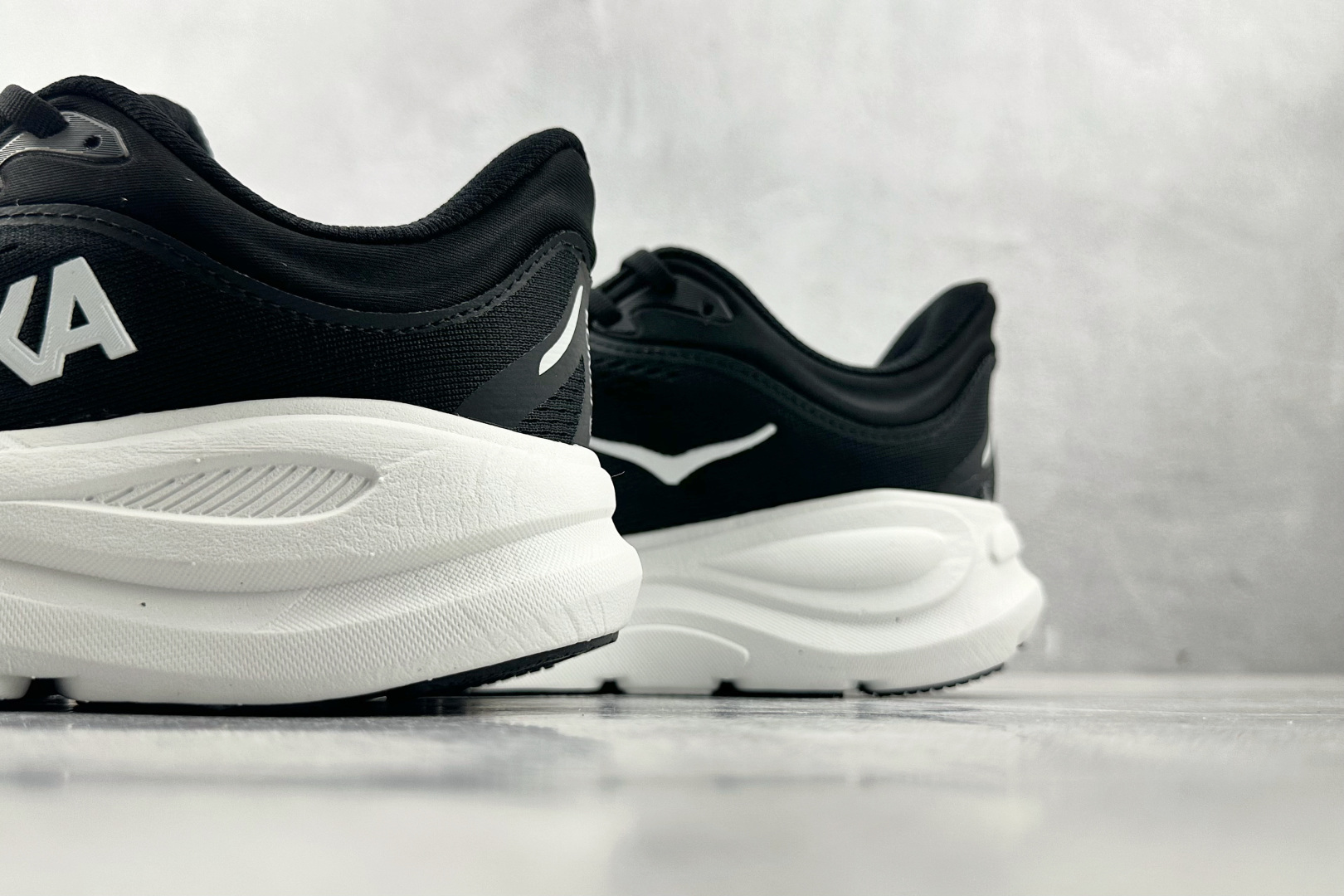 HOKA ONE ONE Bondi 9 黑色 1162012-BWHT