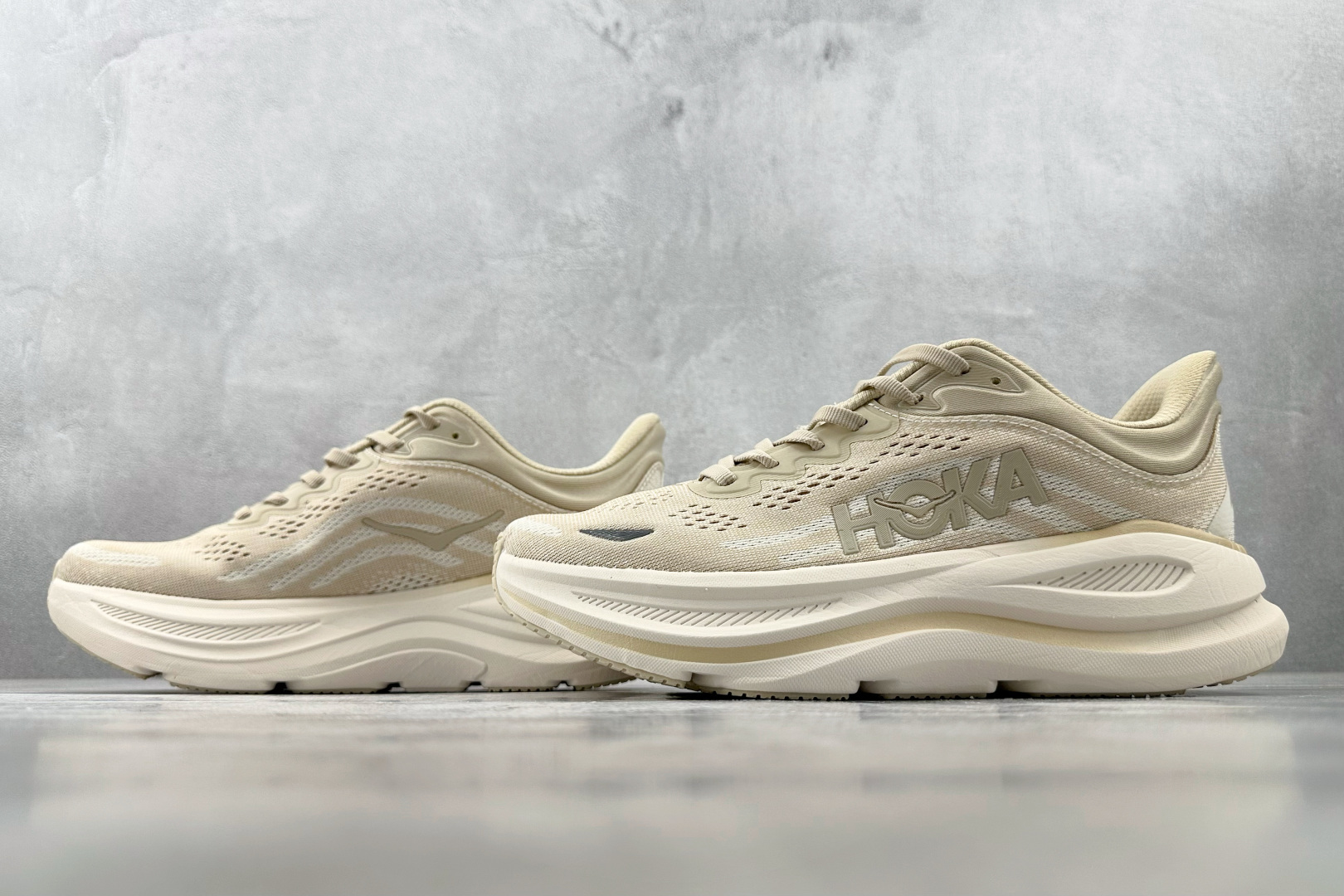 HOKA ONE ONE Bondi 9 米色 1162011-OLTM