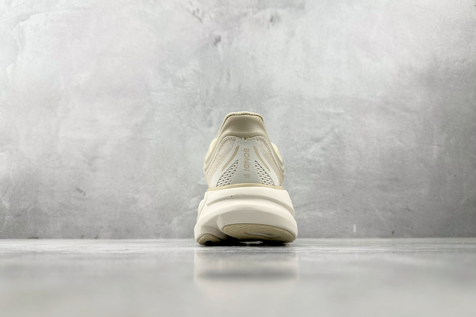 HOKA ONE ONE Bondi 9 米色 1162011-OLTM