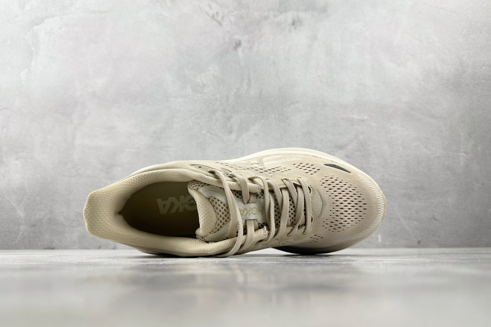 HOKA ONE ONE Bondi 9 米色 1162011-OLTM