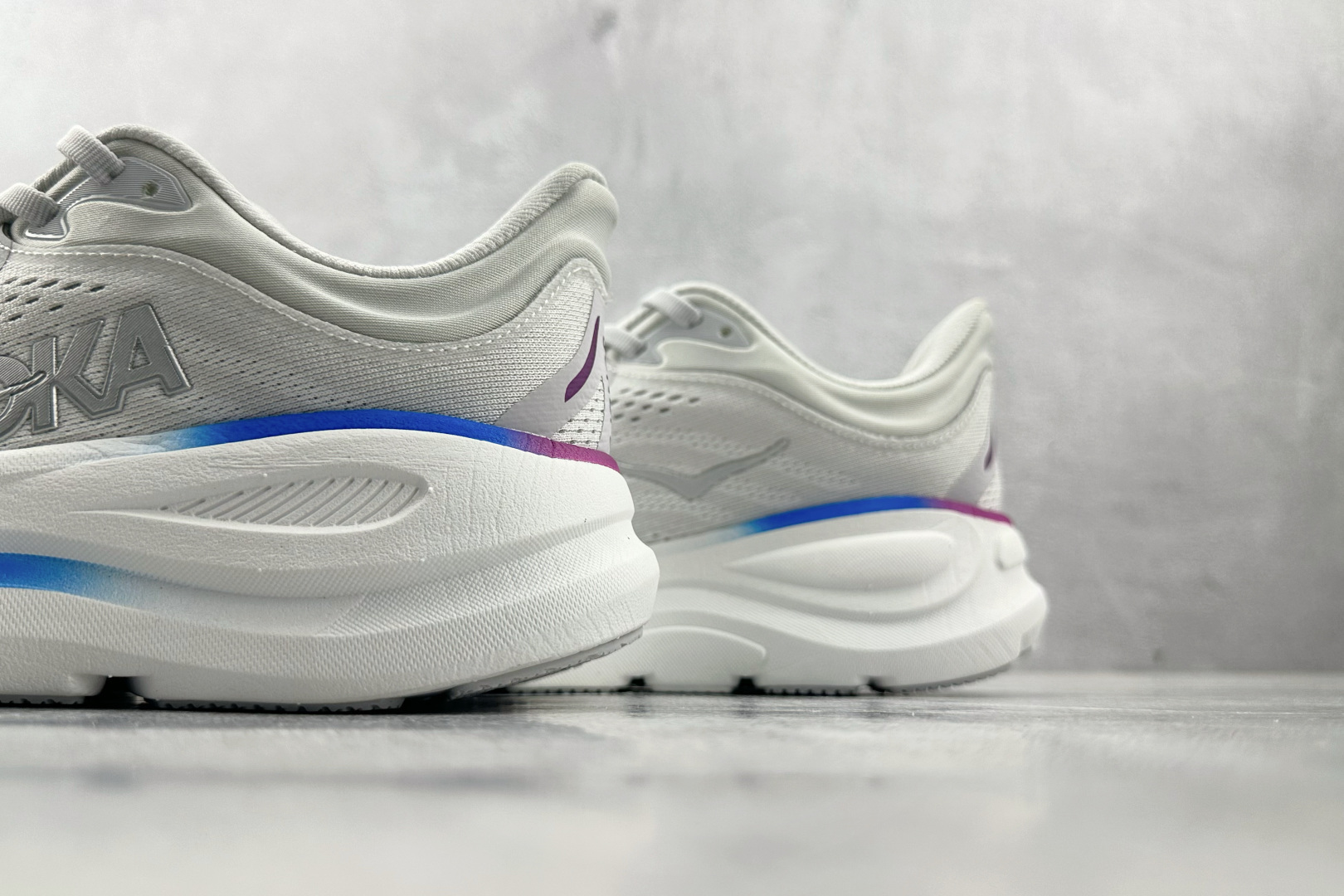 HOKA ONE ONE Bondi 9 灰色 1162014-CYWH