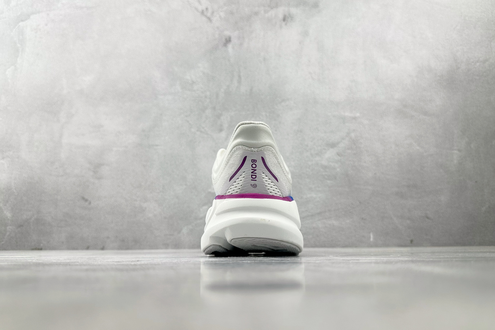 HOKA ONE ONE Bondi 9 灰色 1162014-CYWH