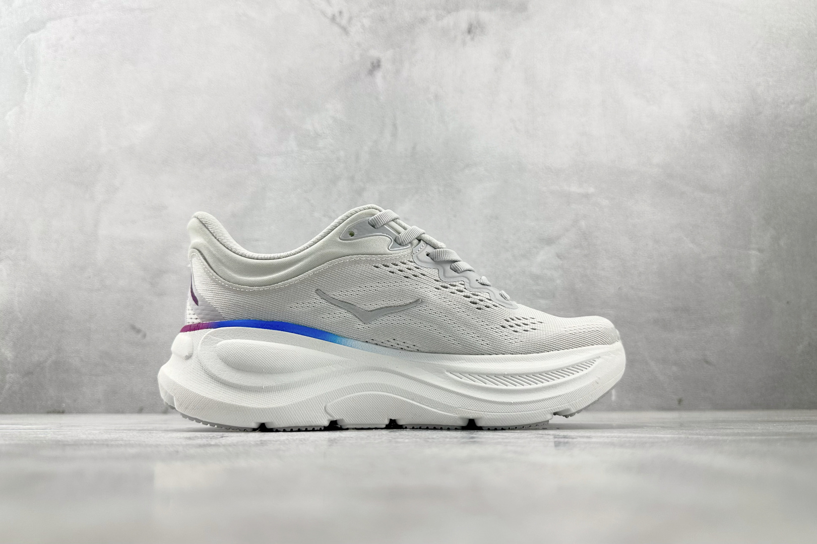 HOKA ONE ONE Bondi 9 灰色 1162014-CYWH
