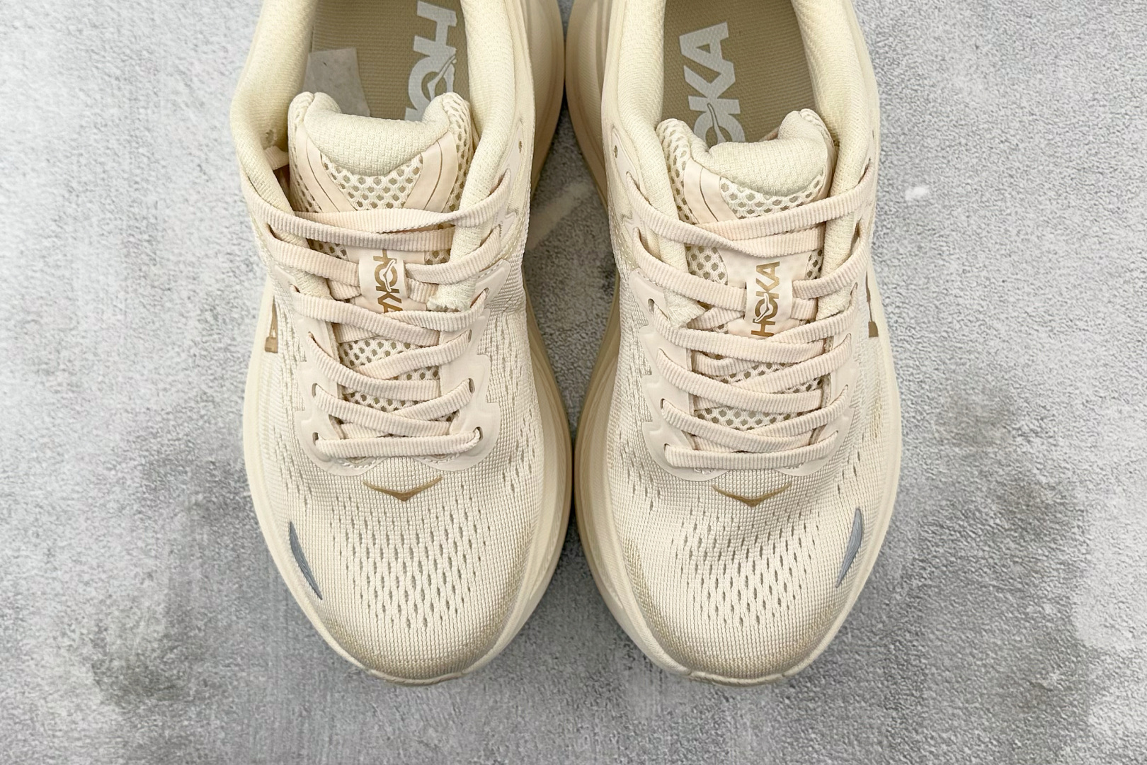 HOKA ONE ONE Bondi 9 米色 1162014-VCH