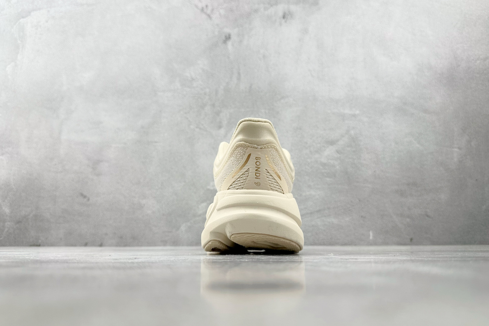 HOKA ONE ONE Bondi 9 米色 1162014-VCH
