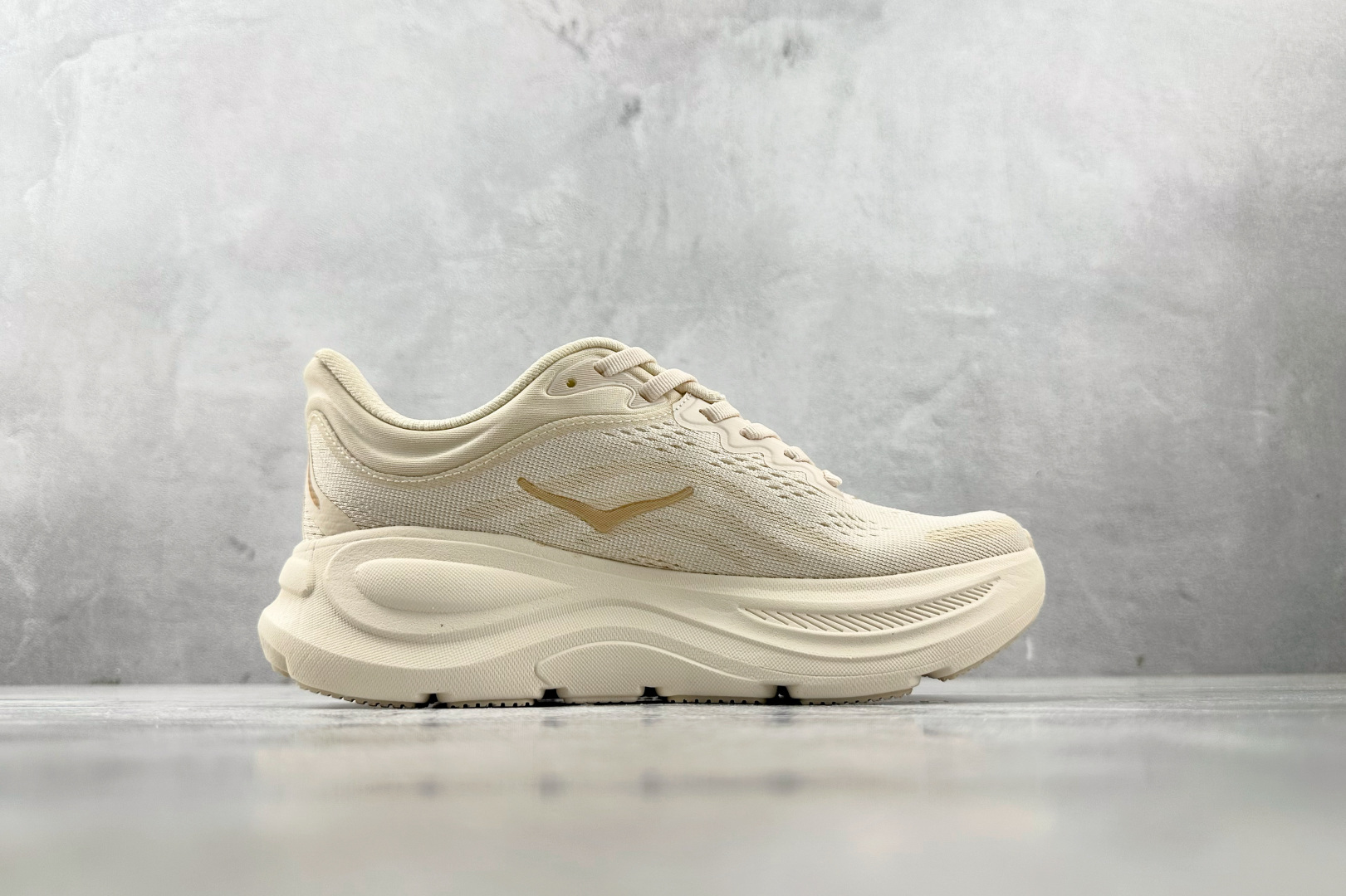 HOKA ONE ONE Bondi 9 米色 1162014-VCH