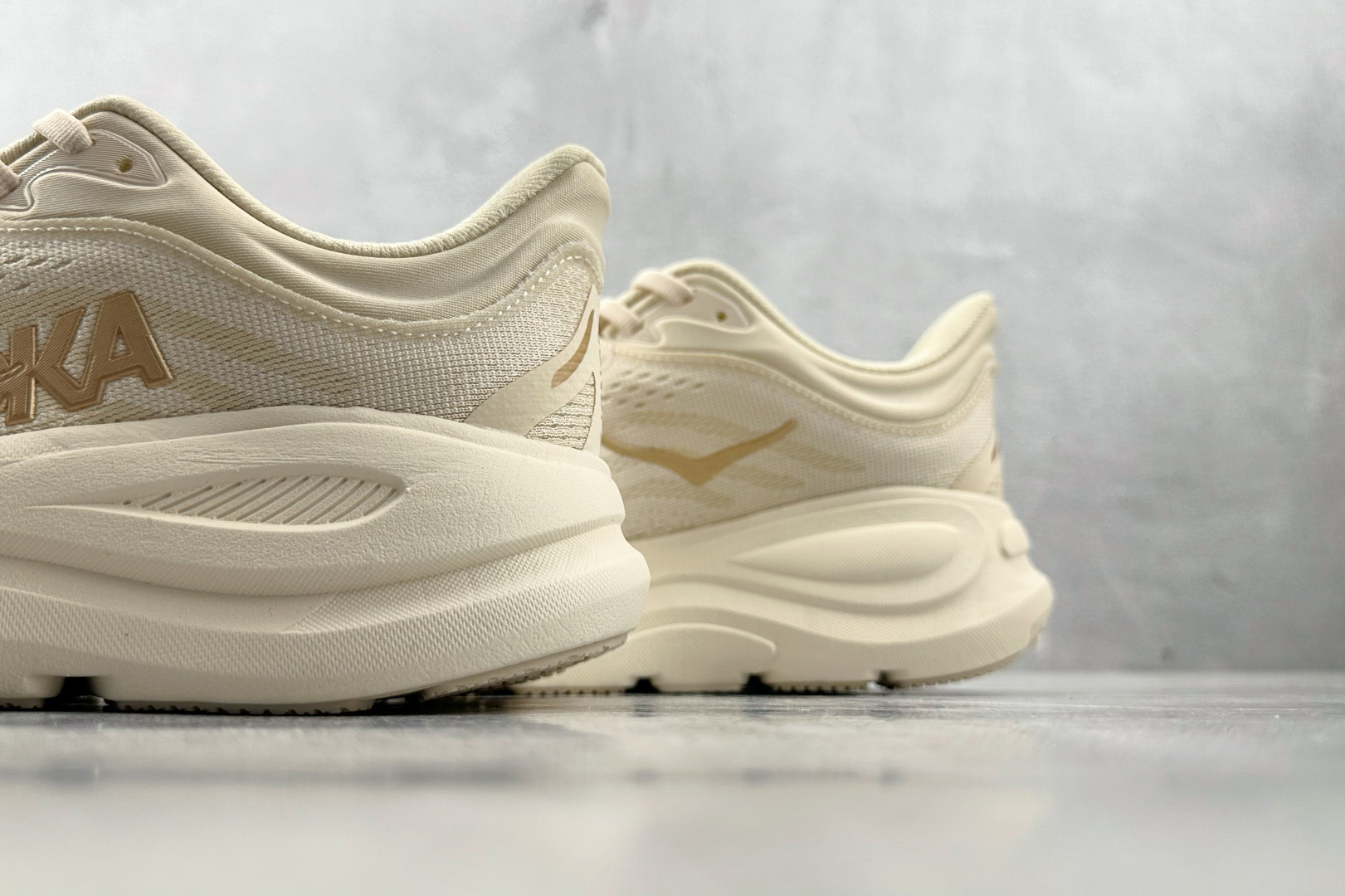 HOKA ONE ONE Bondi 9 米色 1162014-VCH