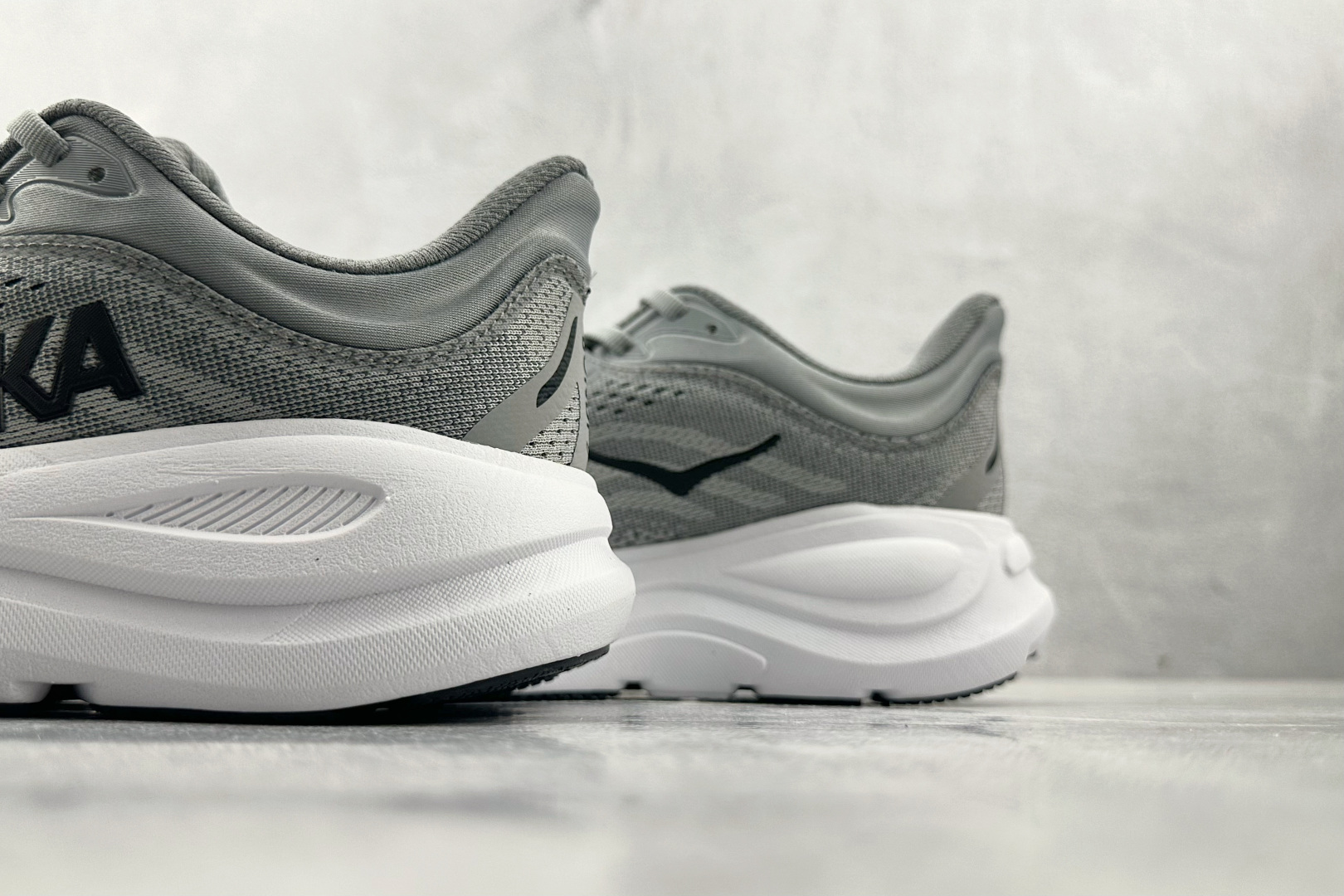 HOKA ONE ONE Bondi 9 灰色 1162013-GCTC