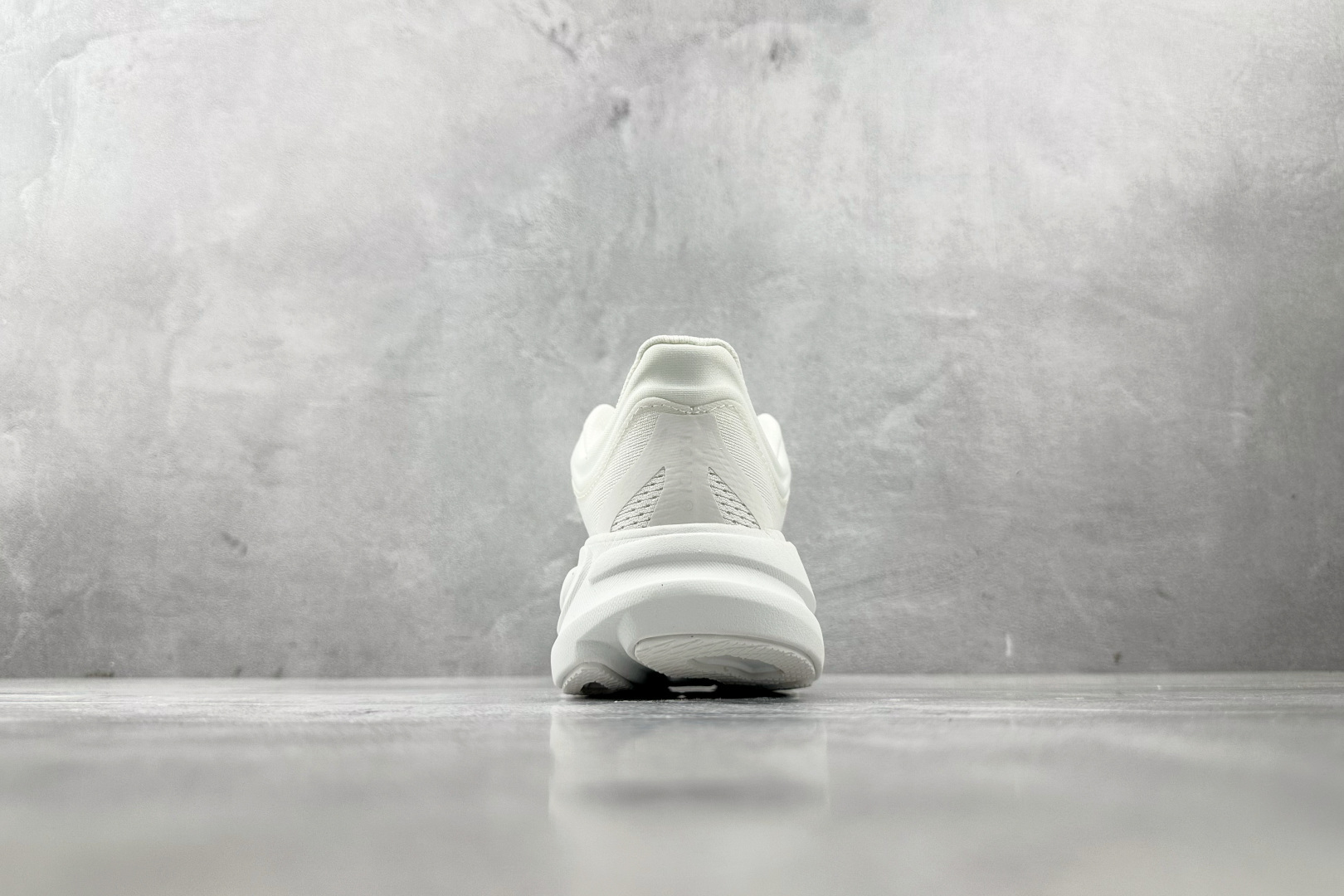 HOKA ONE ONE Bondi 9 白色 1162014-WWH