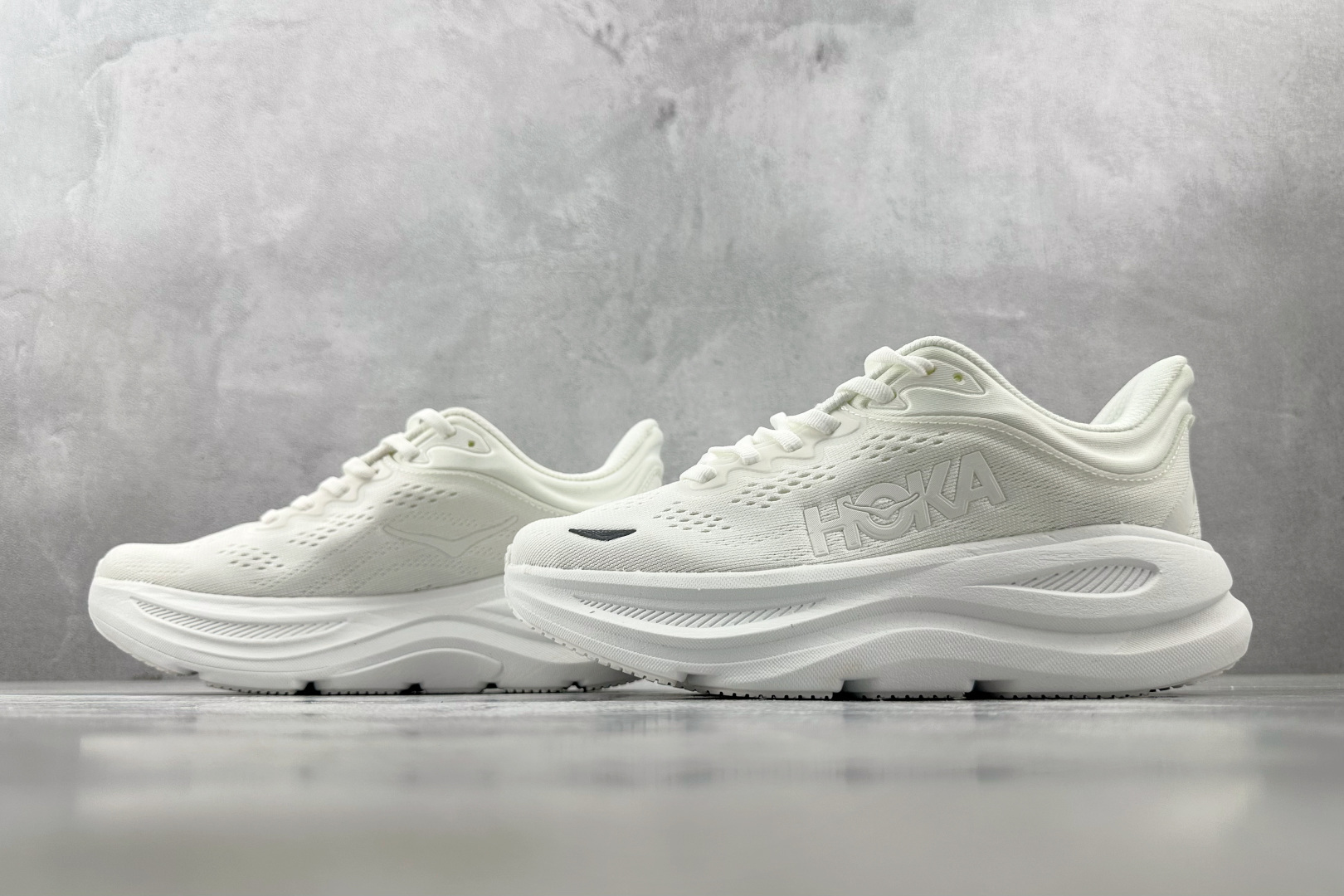 HOKA ONE ONE Bondi 9 白色 1162014-WWH