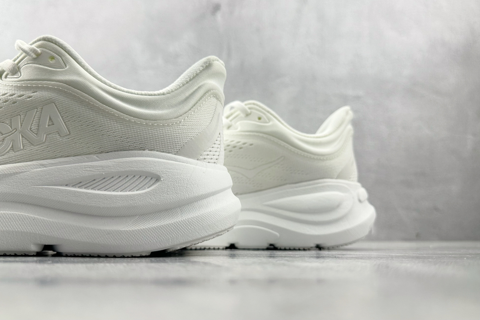 HOKA ONE ONE Bondi 9 白色 1162014-WWH