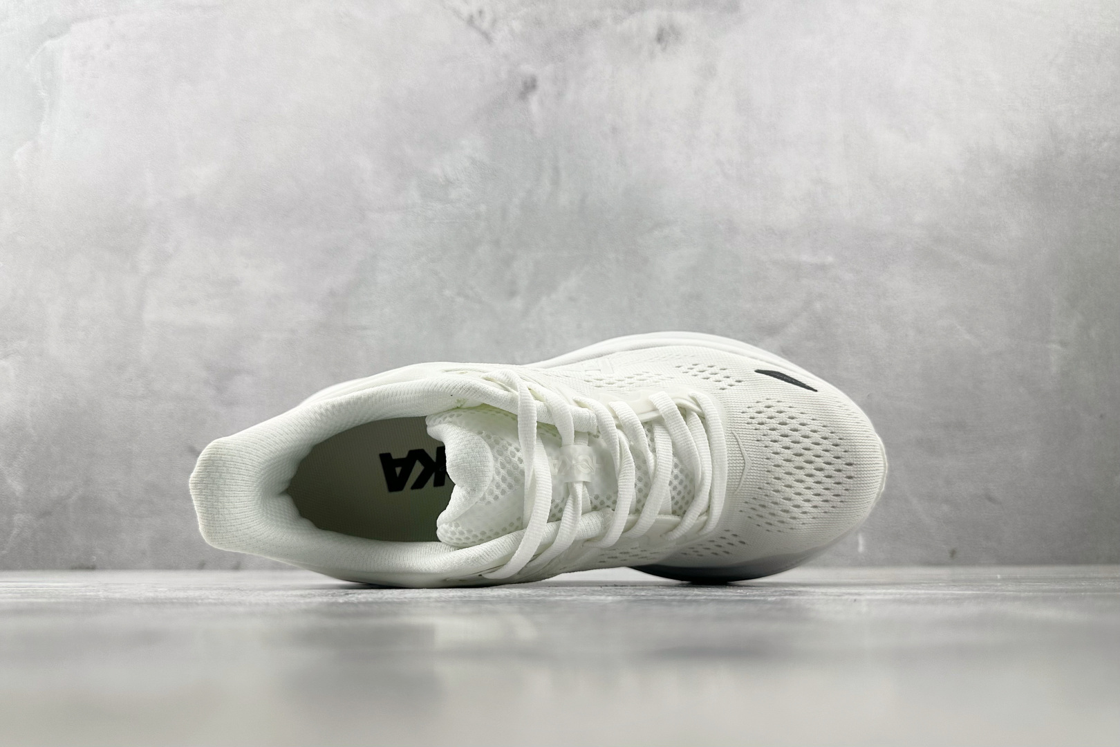 HOKA ONE ONE Bondi 9 白色 1162014-WWH