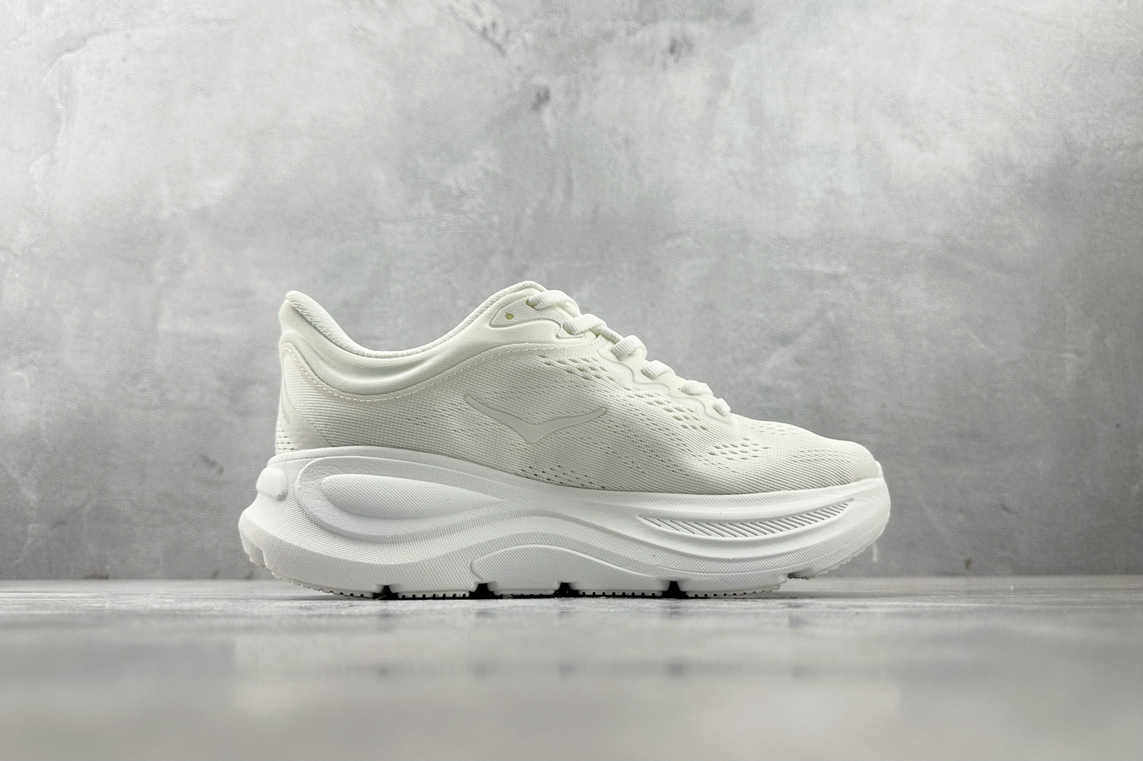 HOKA ONE ONE Bondi 9 白色 1162014-WWH