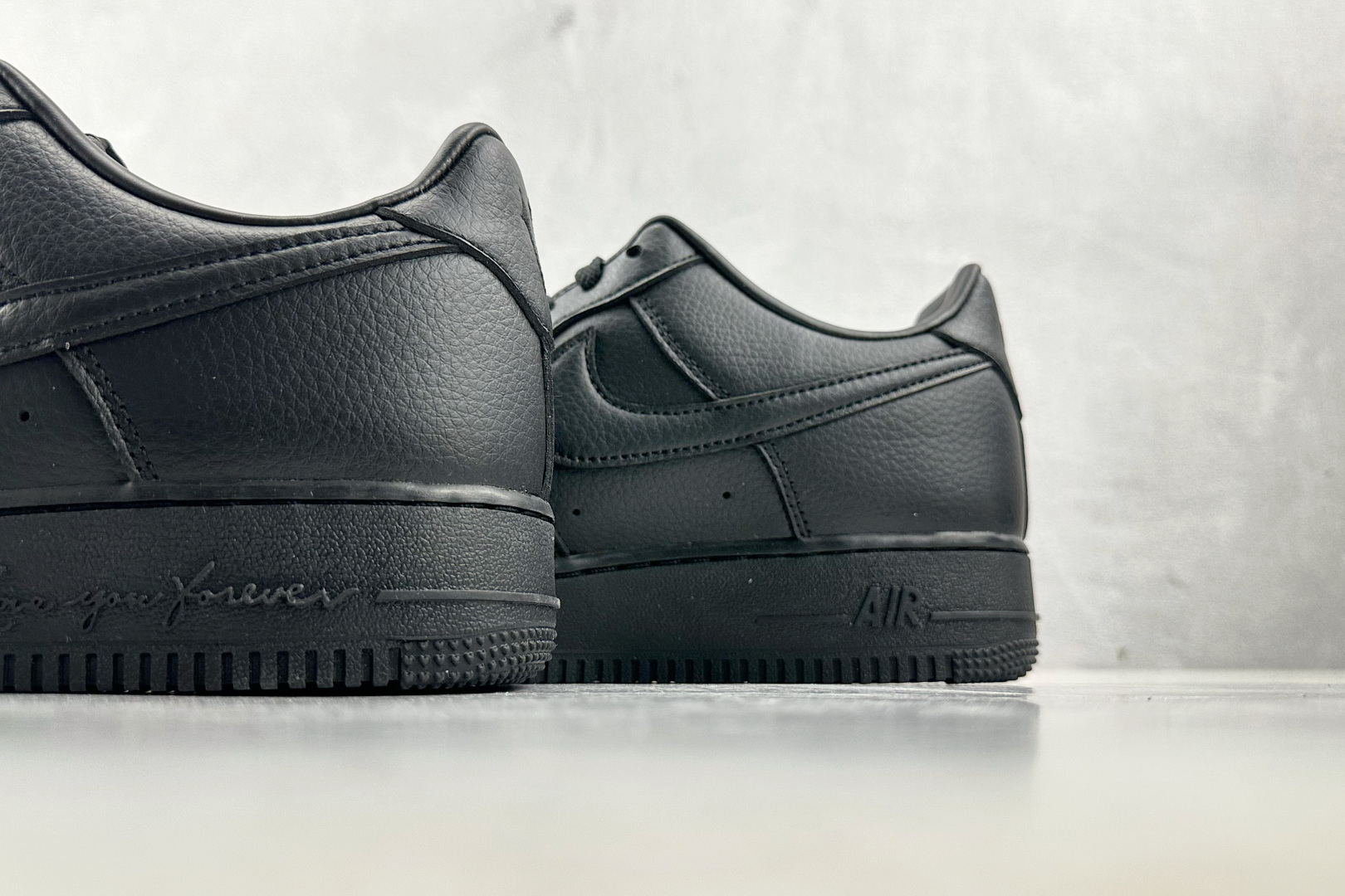 
全新版本升级  Nike Air Force 1 红心桃黑

货号：CZ8065 001
尺码：35.