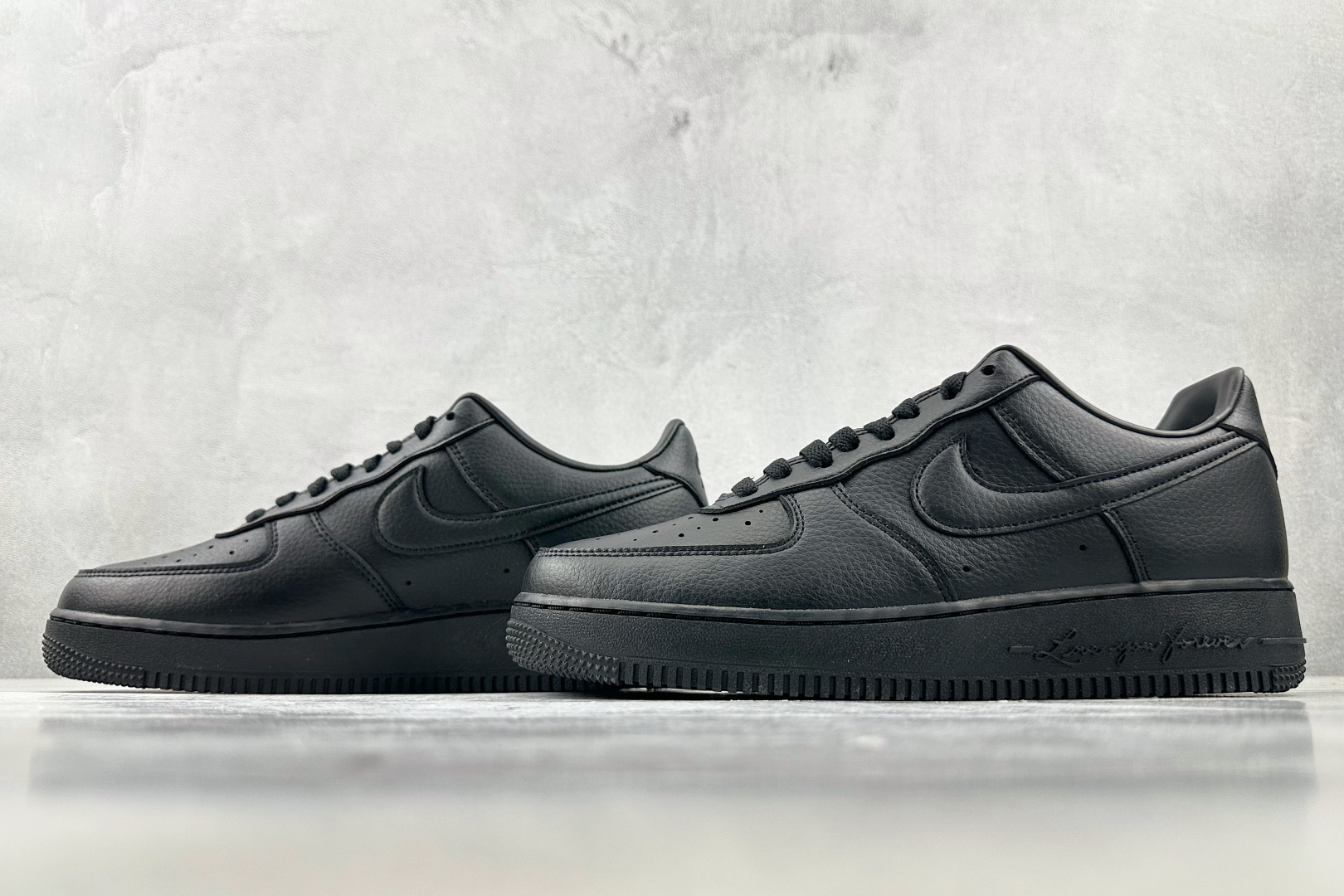 
全新版本升级  Nike Air Force 1 红心桃黑

货号：CZ8065 001
尺码：35.
