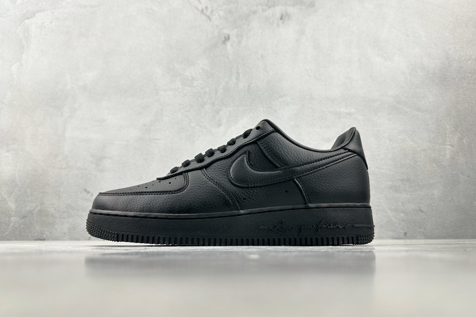 
全新版本升级  Nike Air Force 1 红心桃黑

货号：CZ8065 001
尺码：35.