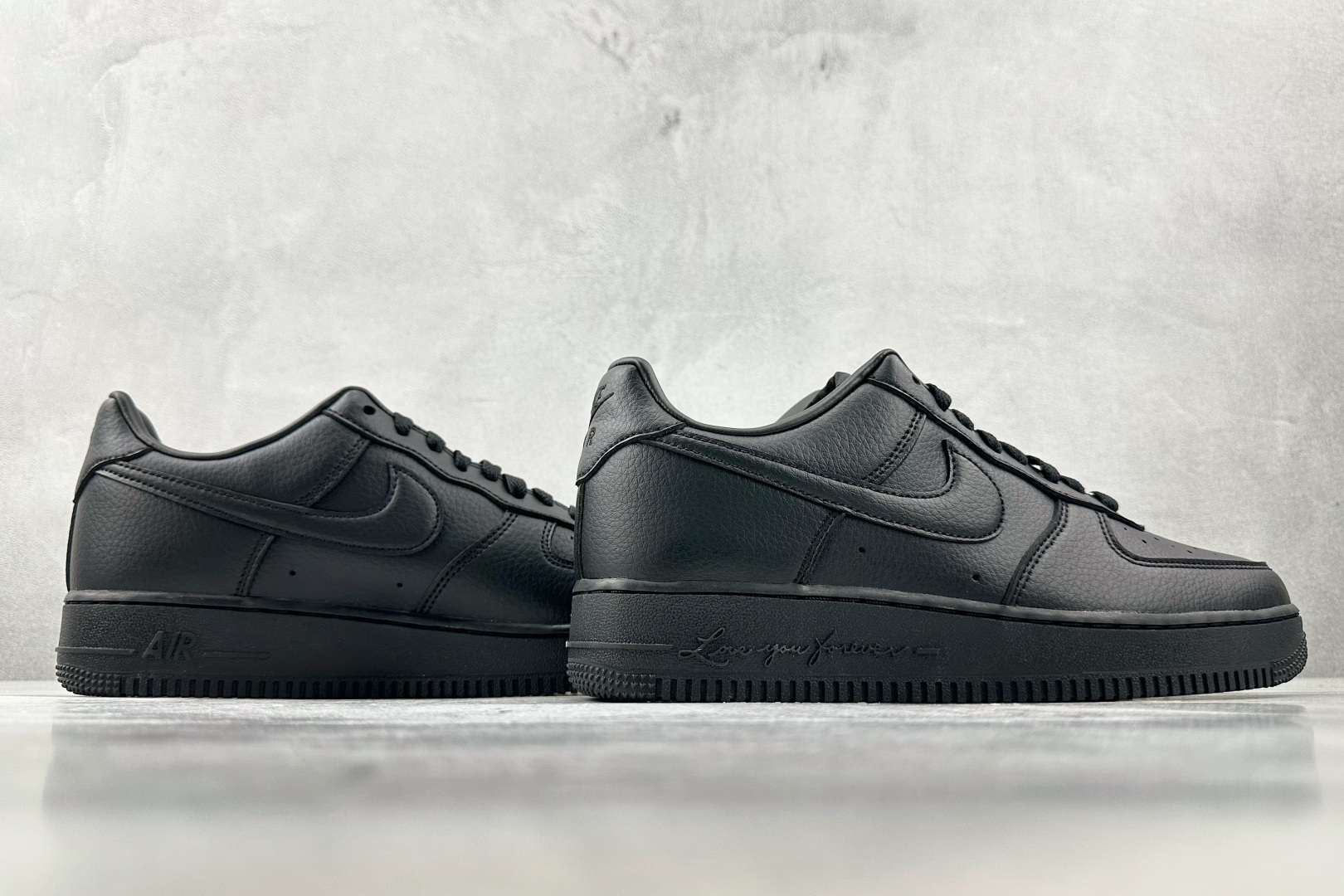 
全新版本升级  Nike Air Force 1 红心桃黑

货号：CZ8065 001
尺码：35.