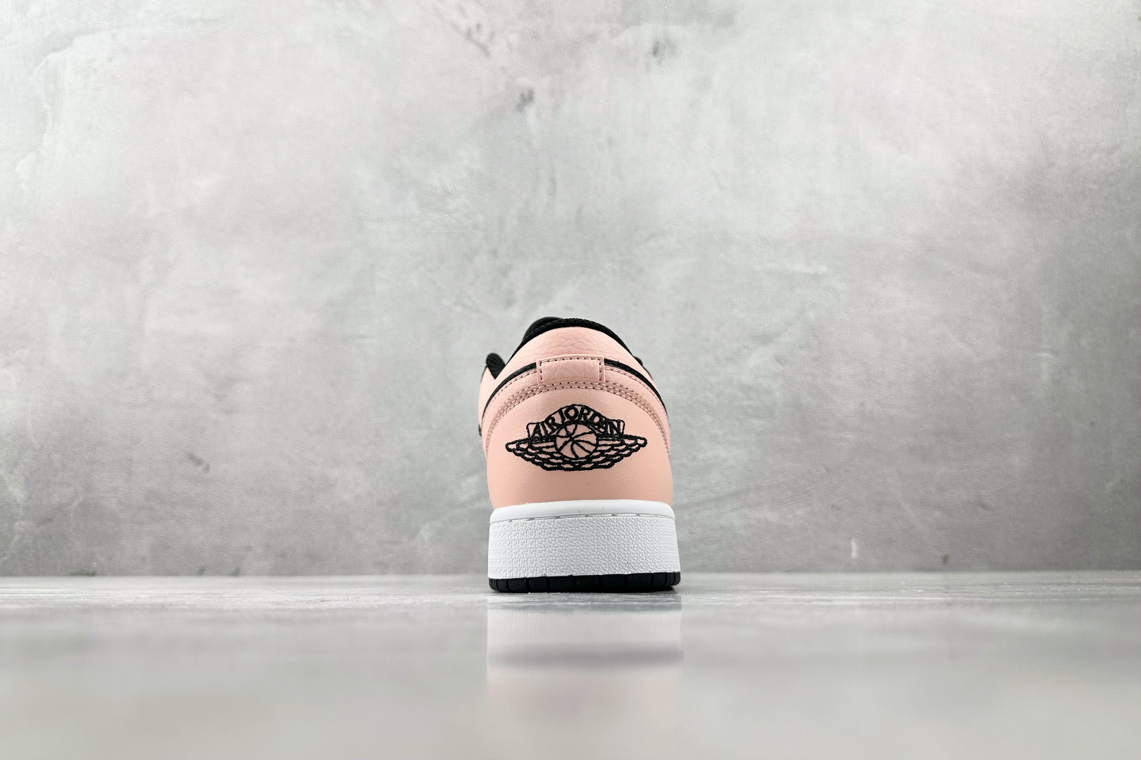 Jordan Air Jordan 1 low ”crimson tint” 黑粉脚趾 553558-034