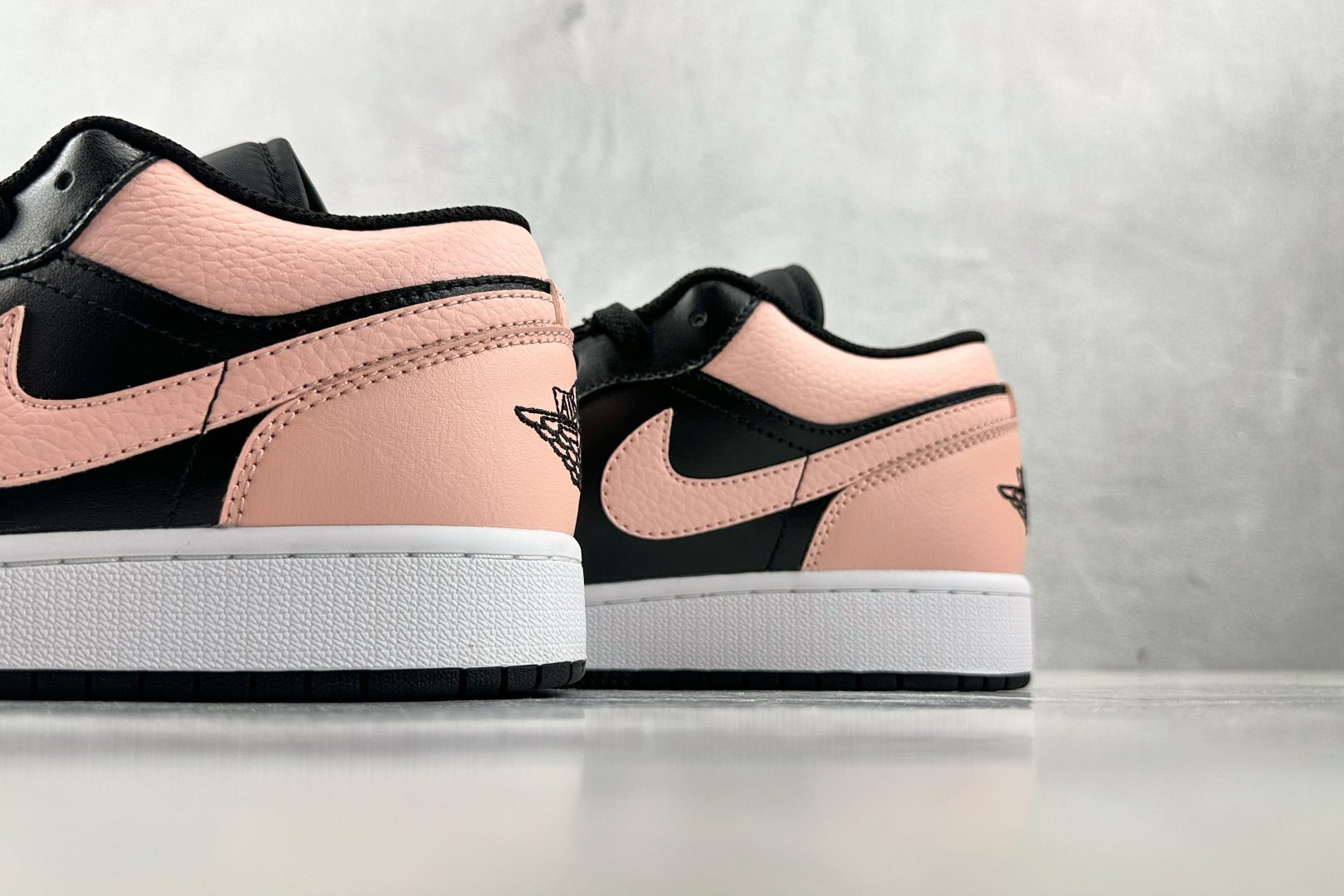 Jordan Air Jordan 1 low ”crimson tint” 黑粉脚趾 553558-034