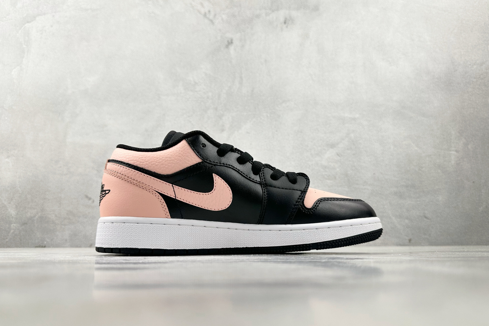 Jordan Air Jordan 1 low ”crimson tint” 黑粉脚趾 553558-034