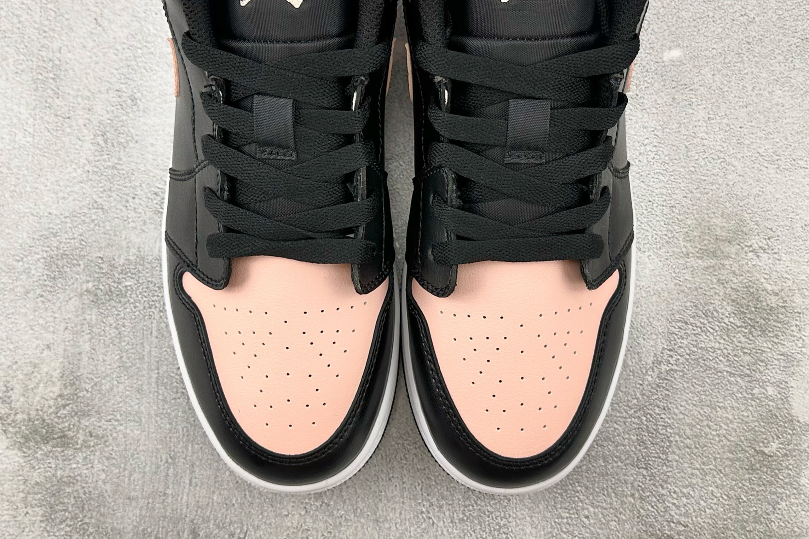 Jordan Air Jordan 1 low ”crimson tint” 黑粉脚趾 553558-034