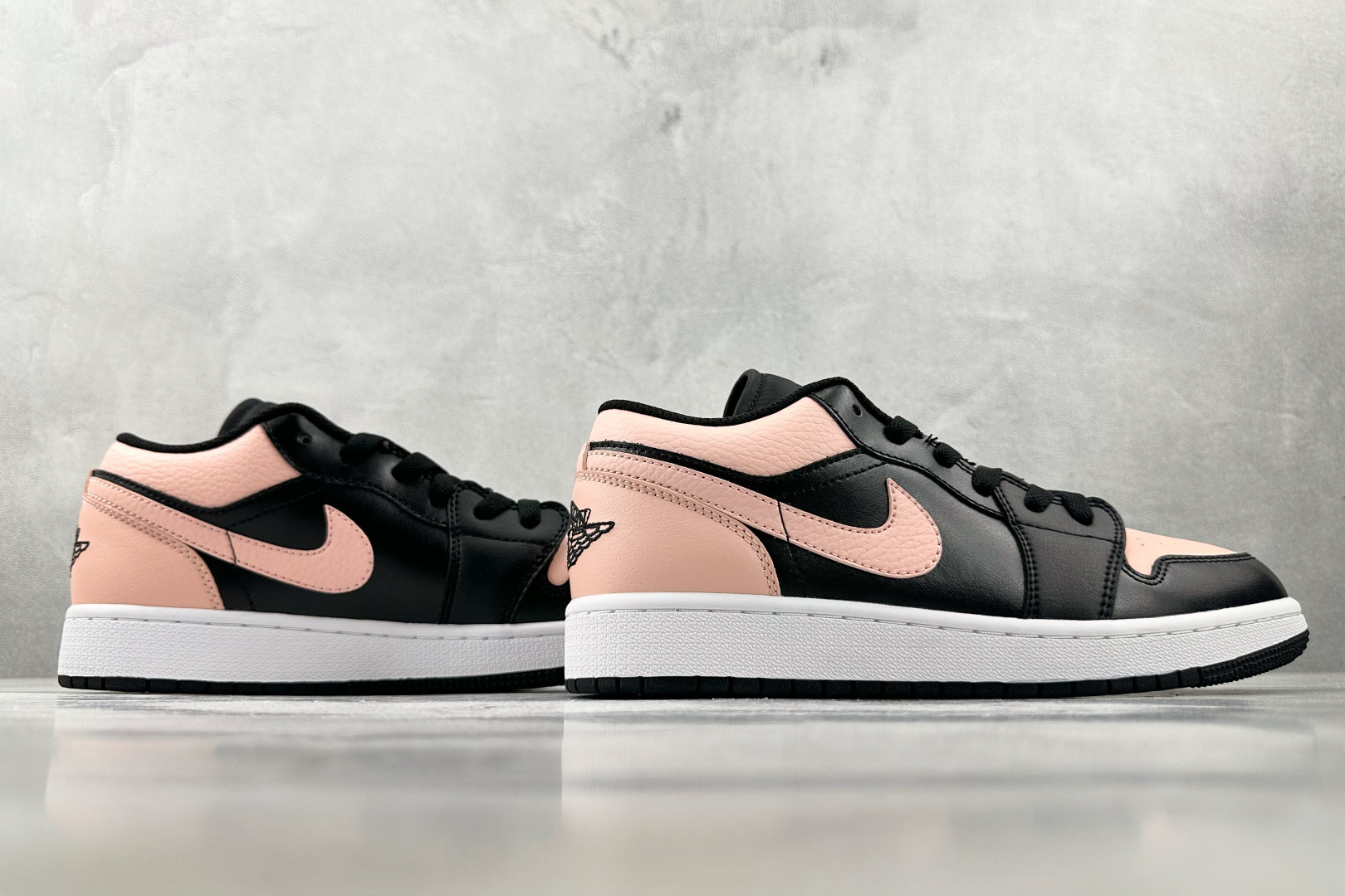 Jordan Air Jordan 1 low ”crimson tint” 黑粉脚趾 553558-034