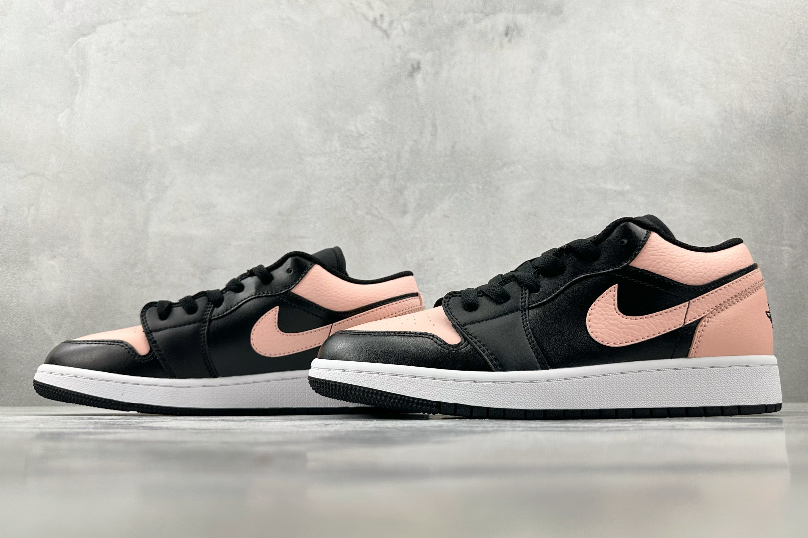 Jordan Air Jordan 1 low ”crimson tint” 黑粉脚趾 553558-034