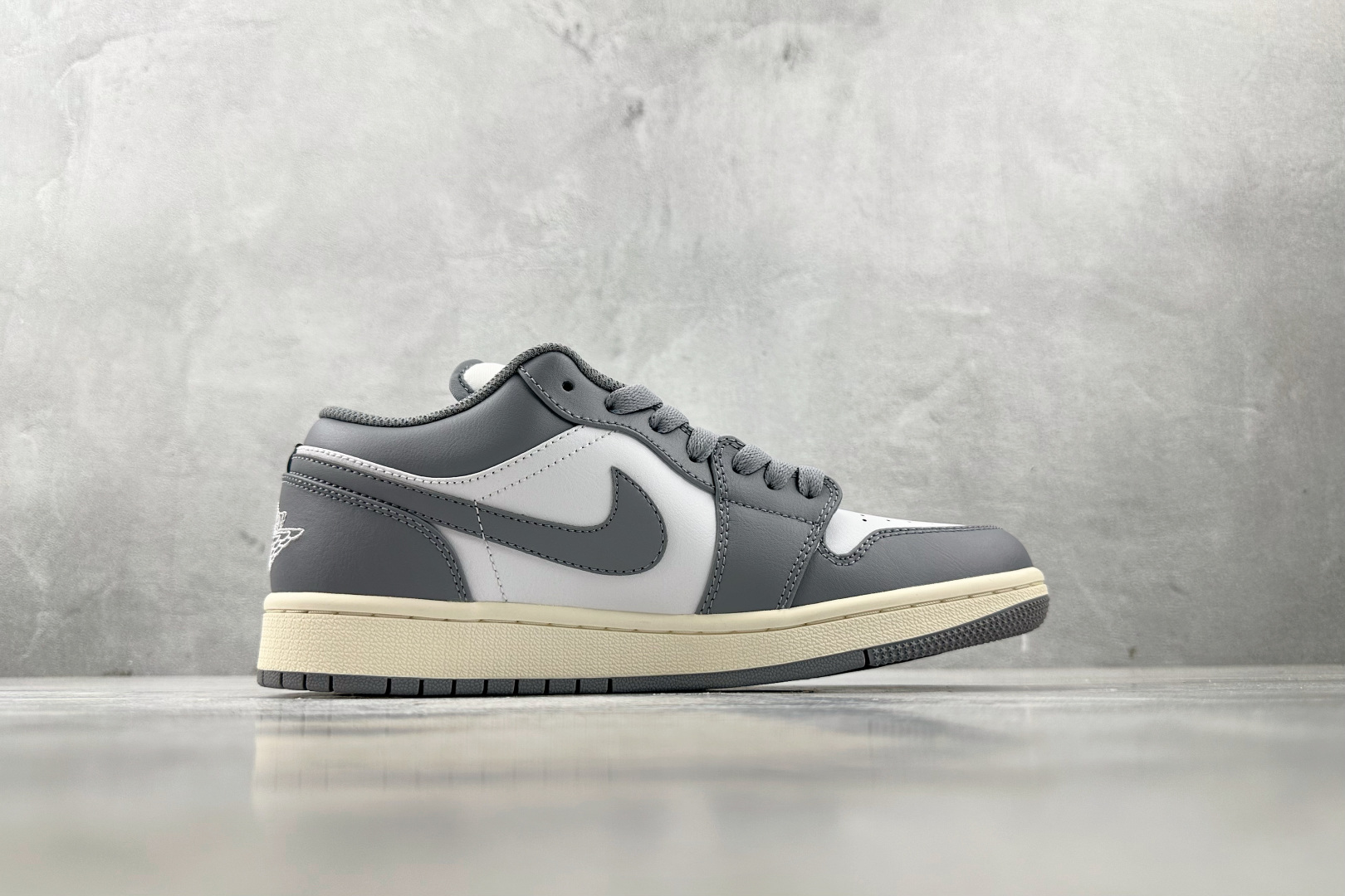 Jordan Air Jordan 1 stealth and white 小dior 灰白 553558-053