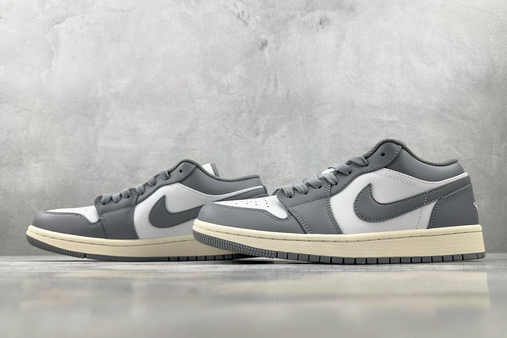 Jordan Air Jordan 1 stealth and white 小dior 灰白 553558-053