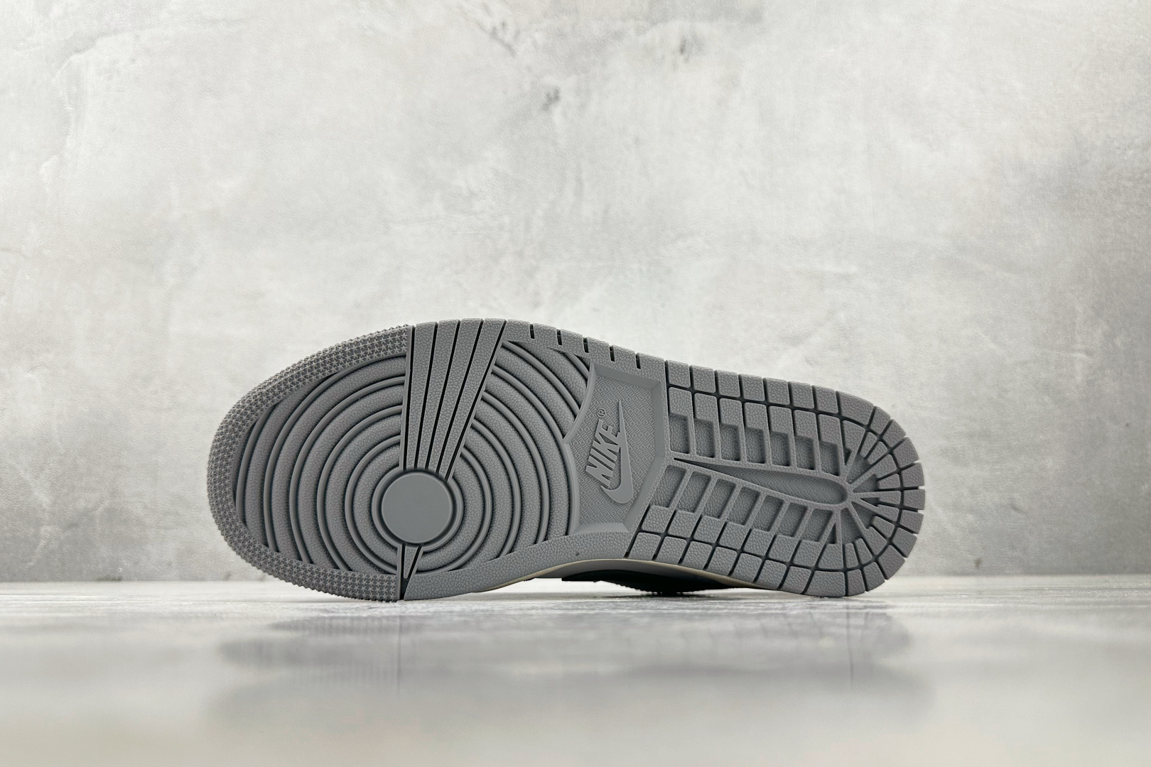 Jordan Air Jordan 1 stealth and white 小dior 灰白 553558-053