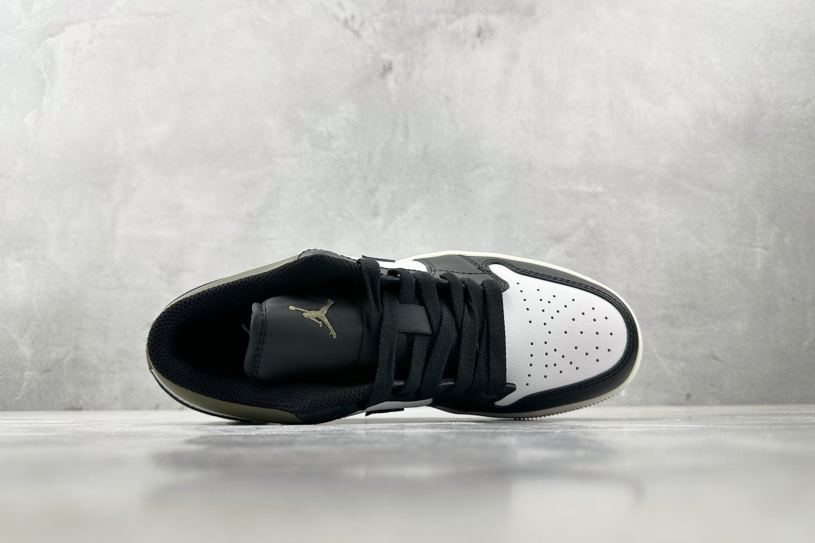 Jordan Air Jordan 1 Low “Medium Olive” 黑白绿 553558-092