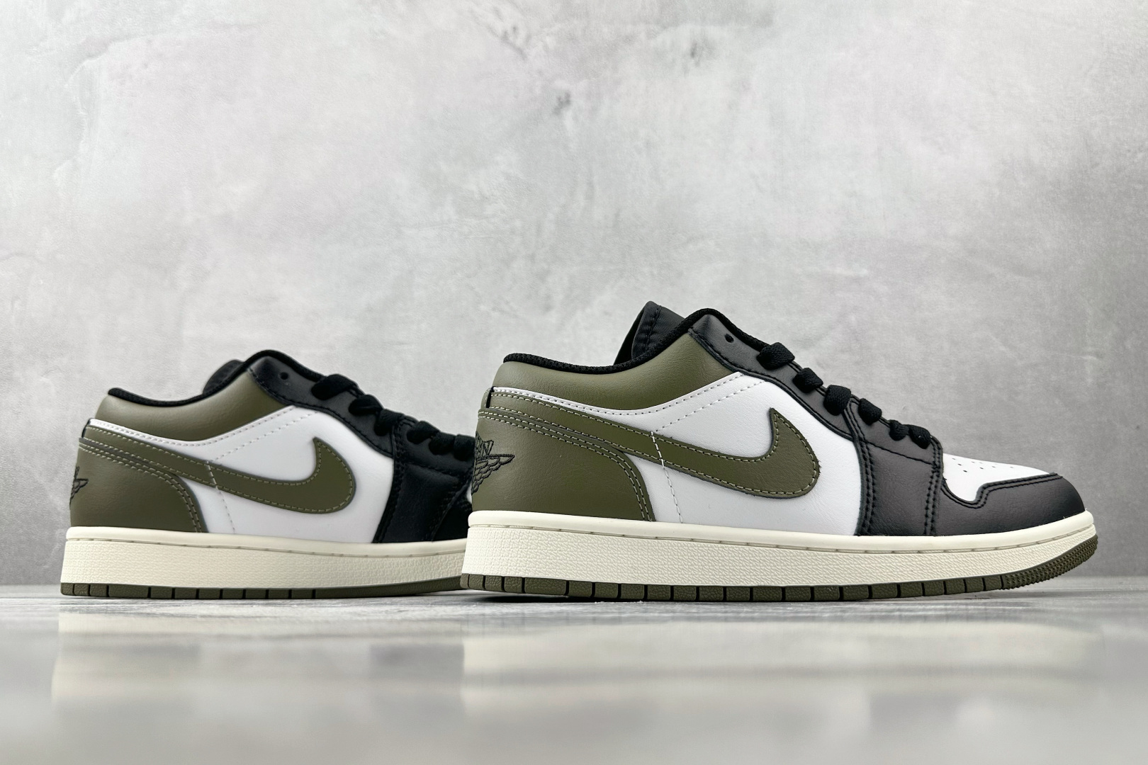 Jordan Air Jordan 1 Low “Medium Olive” 黑白绿 553558-092