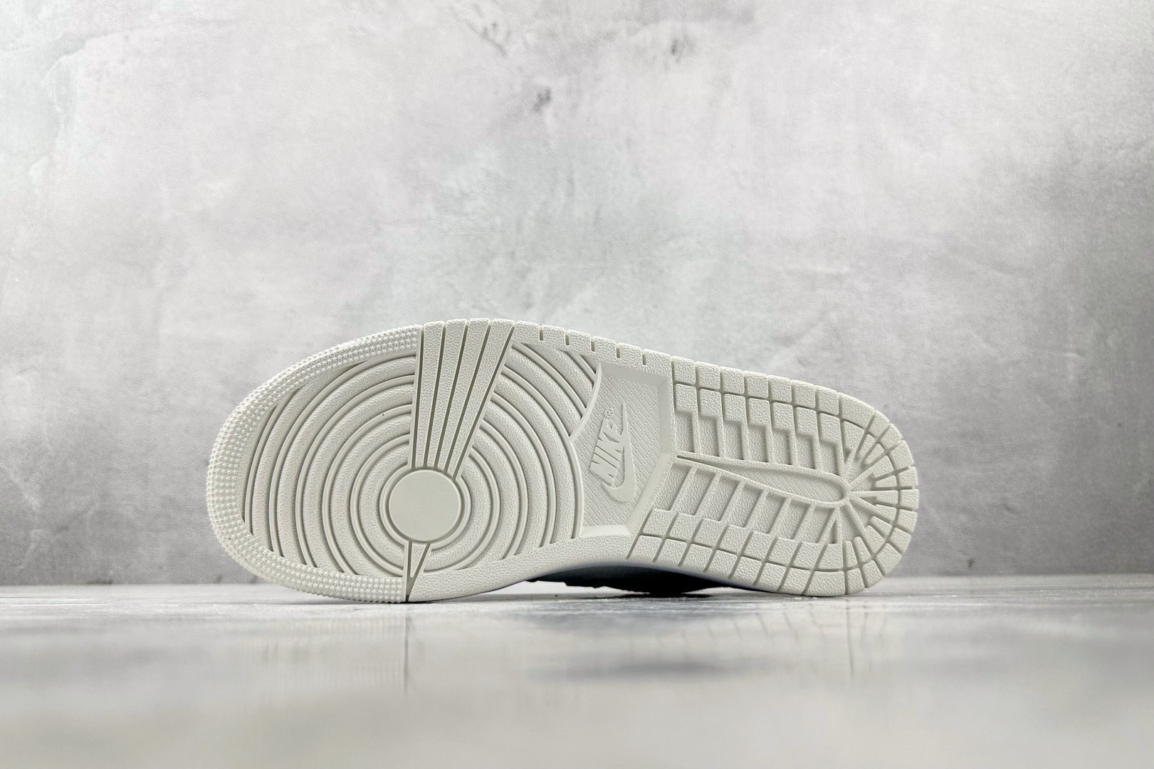 Jordan Air Jordan 1 low ”paris” 巴黎 白灰 CV3043-100